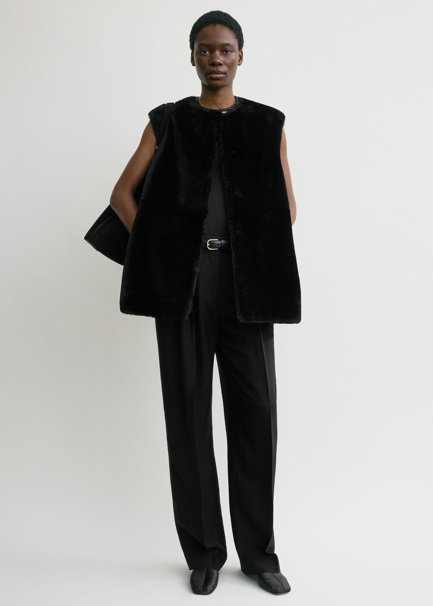 Plush shearling vest black – TOTEME
