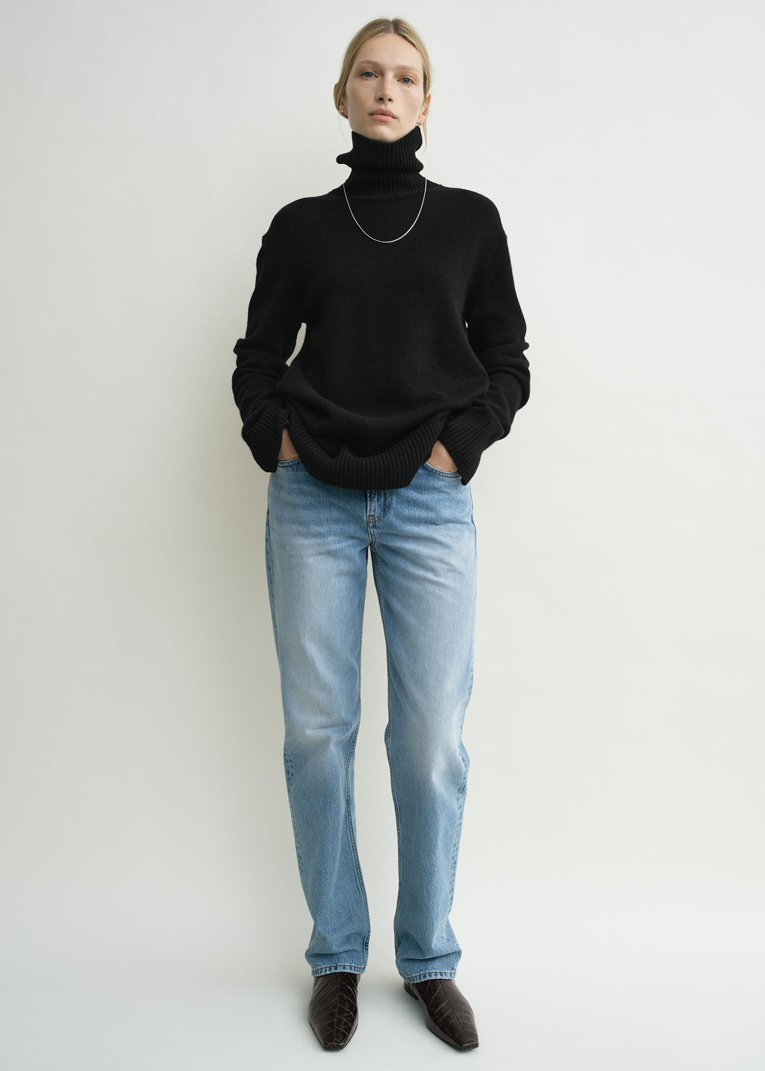 Cashmere turtleneck black – TOTEME