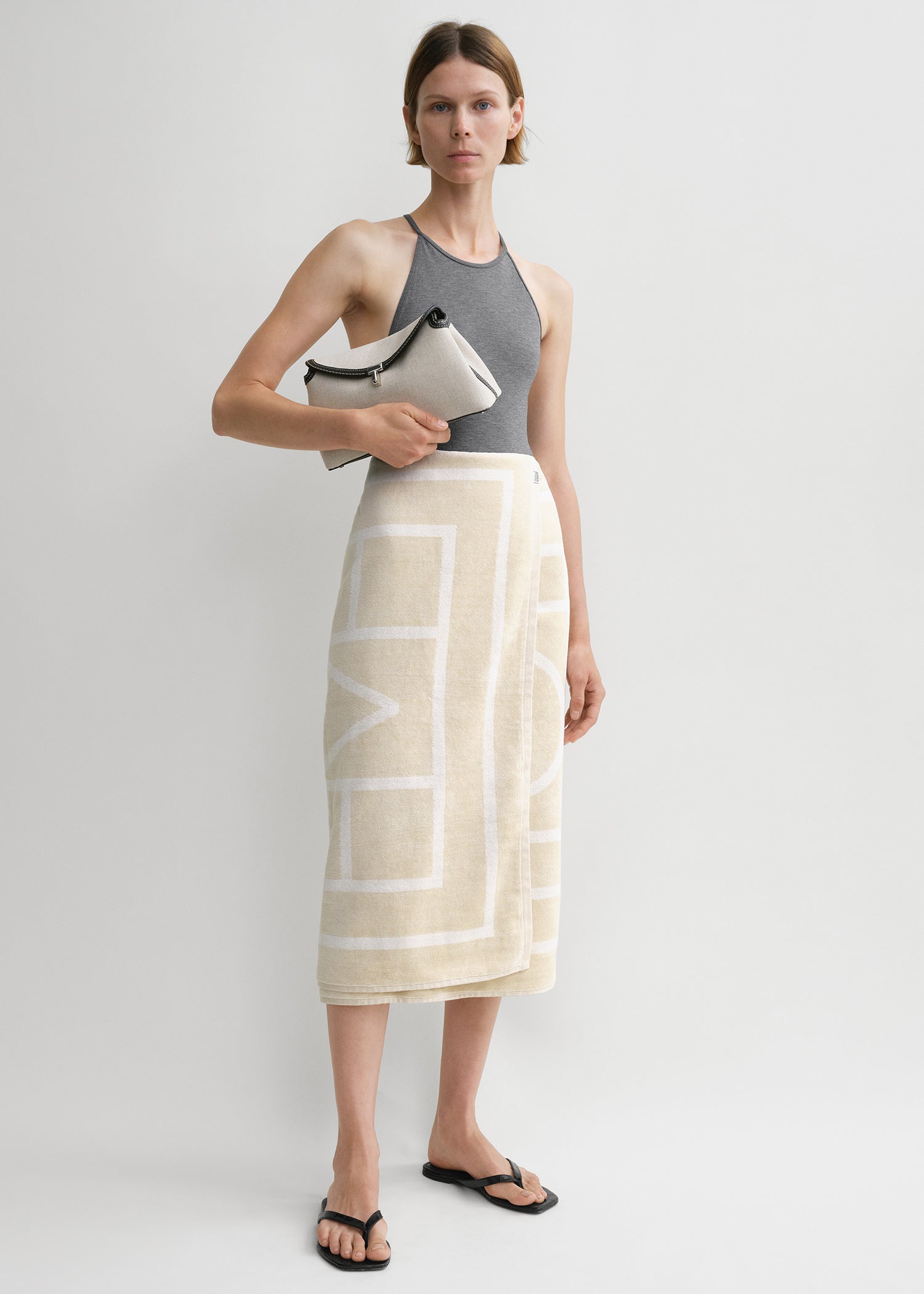 TOTEME Monogram jacquard Beach towel - sand TOTEME Monogram jacquard Beach towel - sand