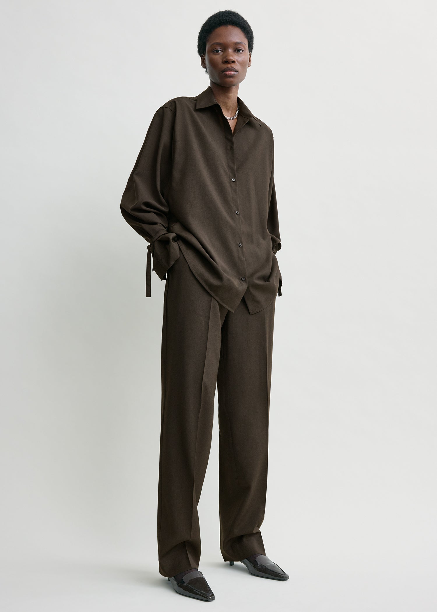 totemeシルクネップCaliブラウス TOTEME Slouch Waist Satin Button-Up Shirt | Nordstrom