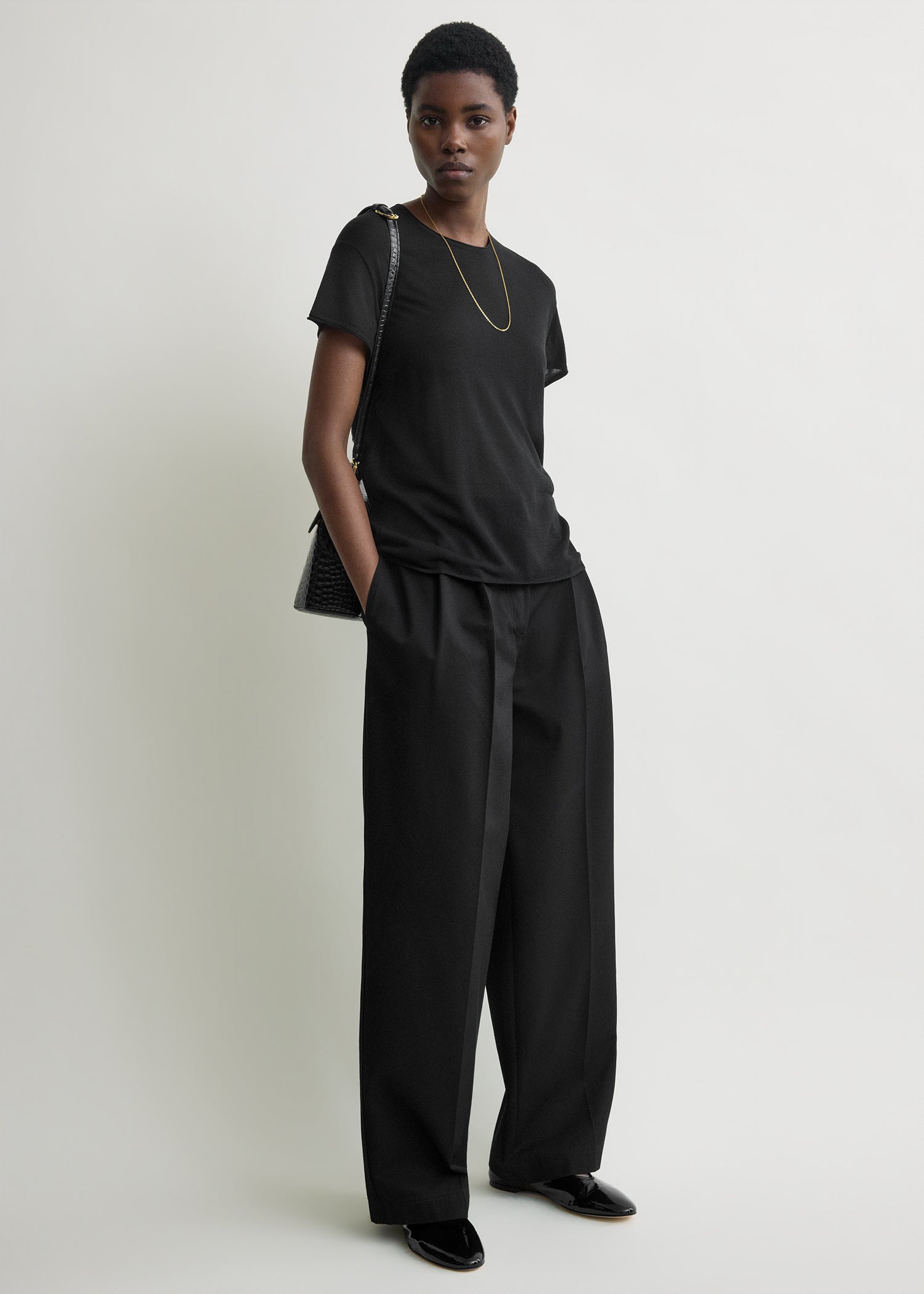 Relaxed chino trousers black – TOTEME