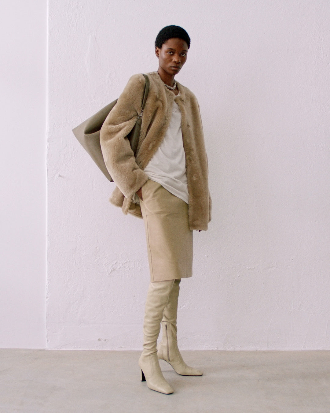 Bell-sleeve coat black – TOTEME