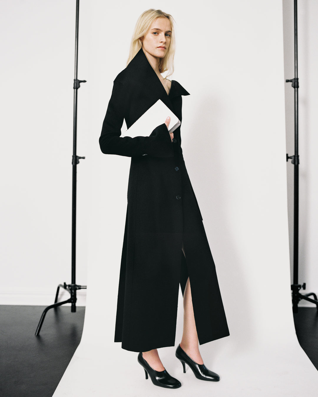 Woven paper straw hat black – TOTEME