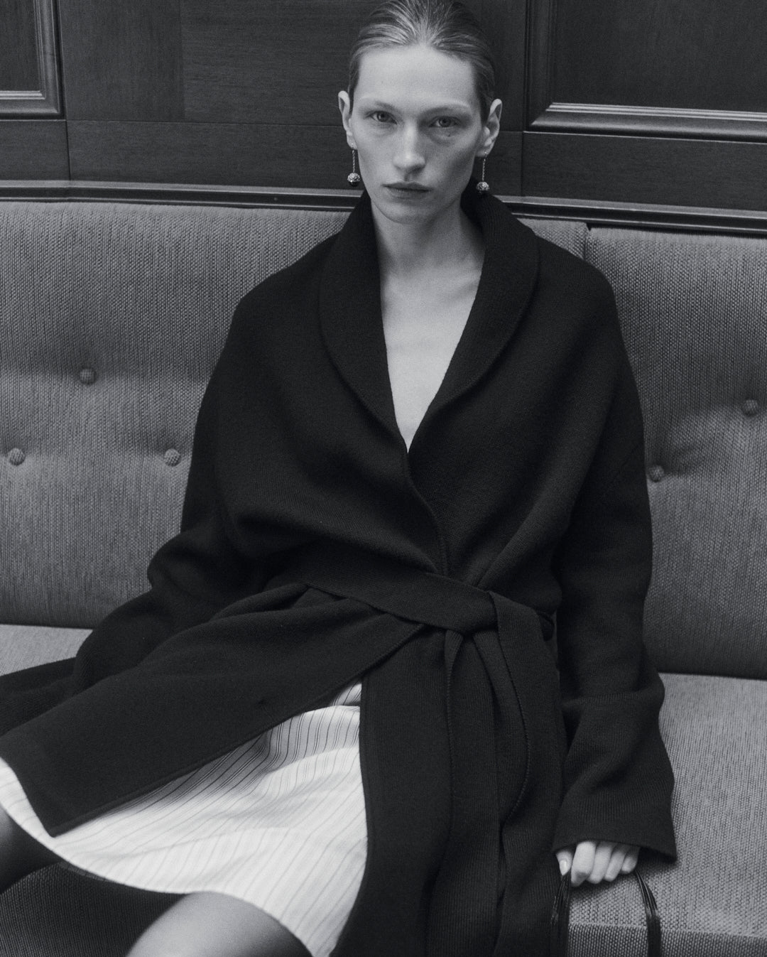 Collarless cinched jacket black – TOTEME