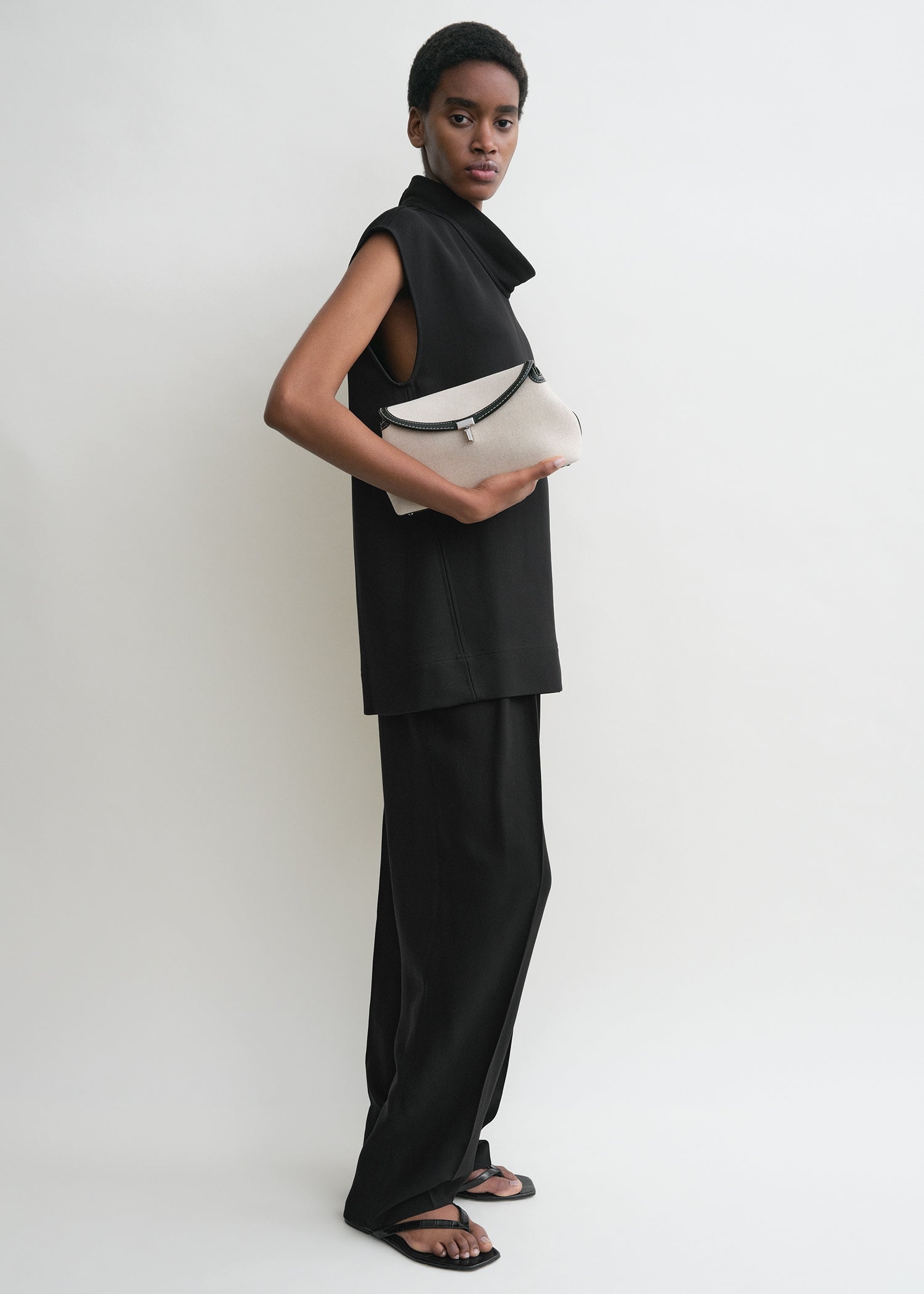 T-lock canvas clutch ecru/black