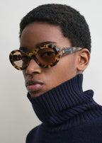 Oval sunglasses tortoise
