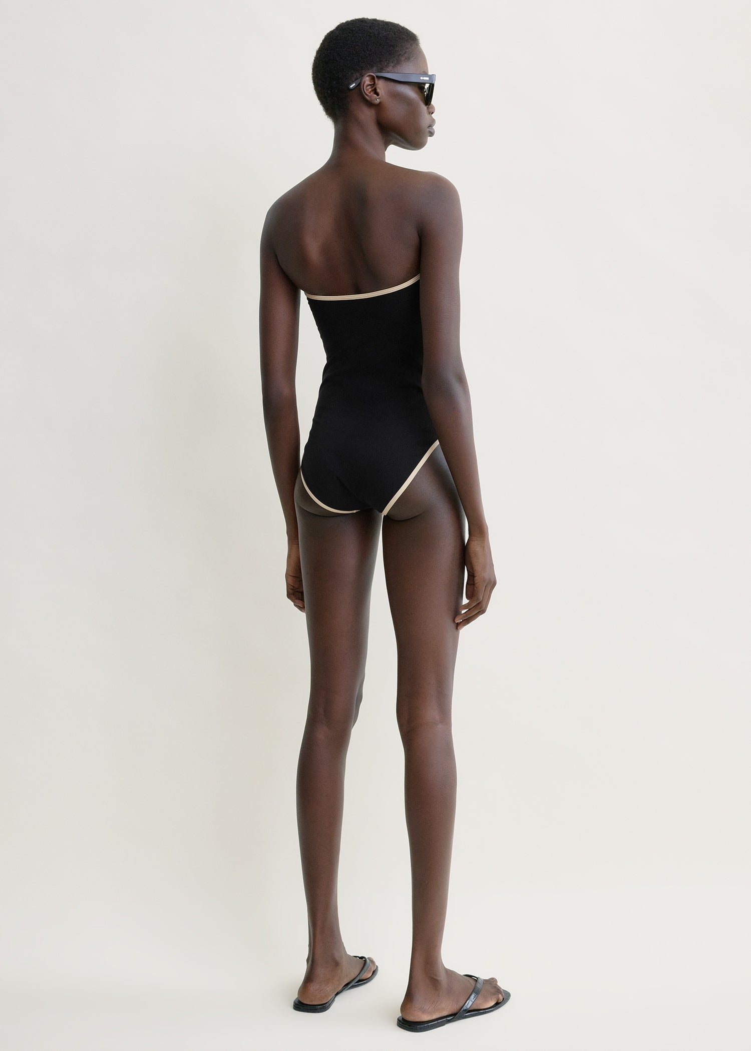 Stripe edge strapless swimsuit black