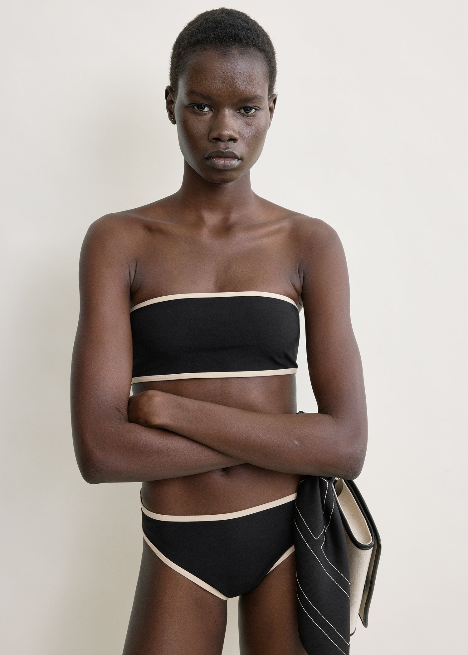 Stripe edge strapless bikini top black