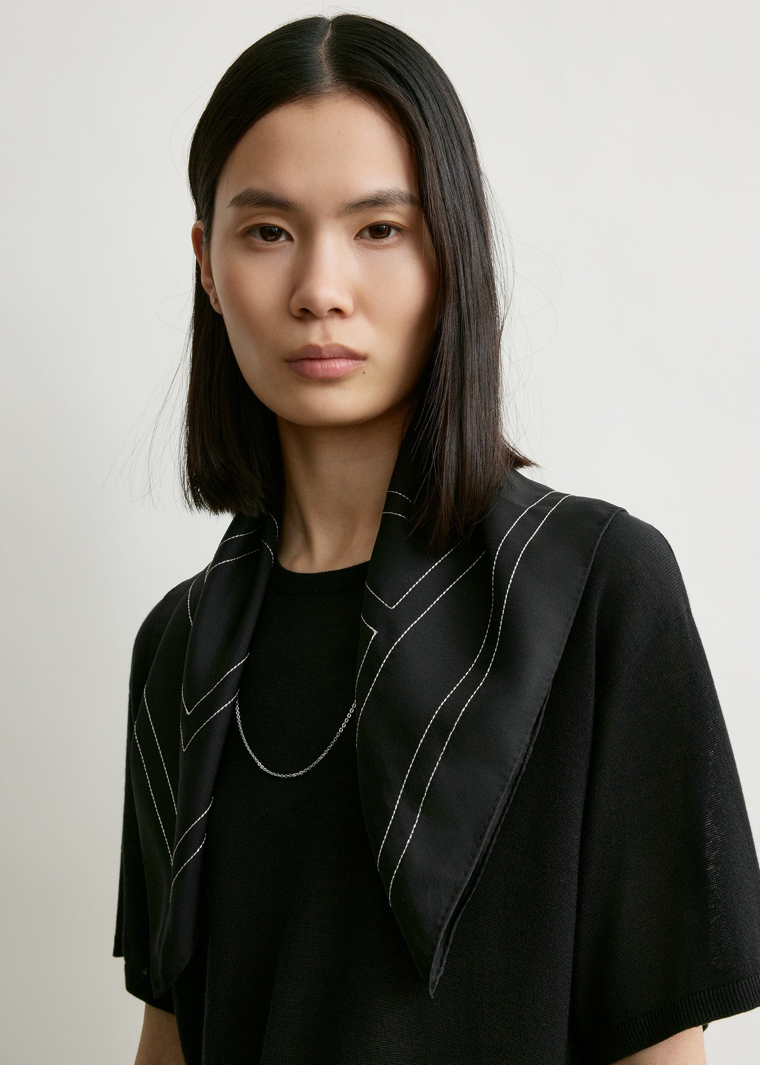 Embroidered monogram silk scarf black – TOTEME