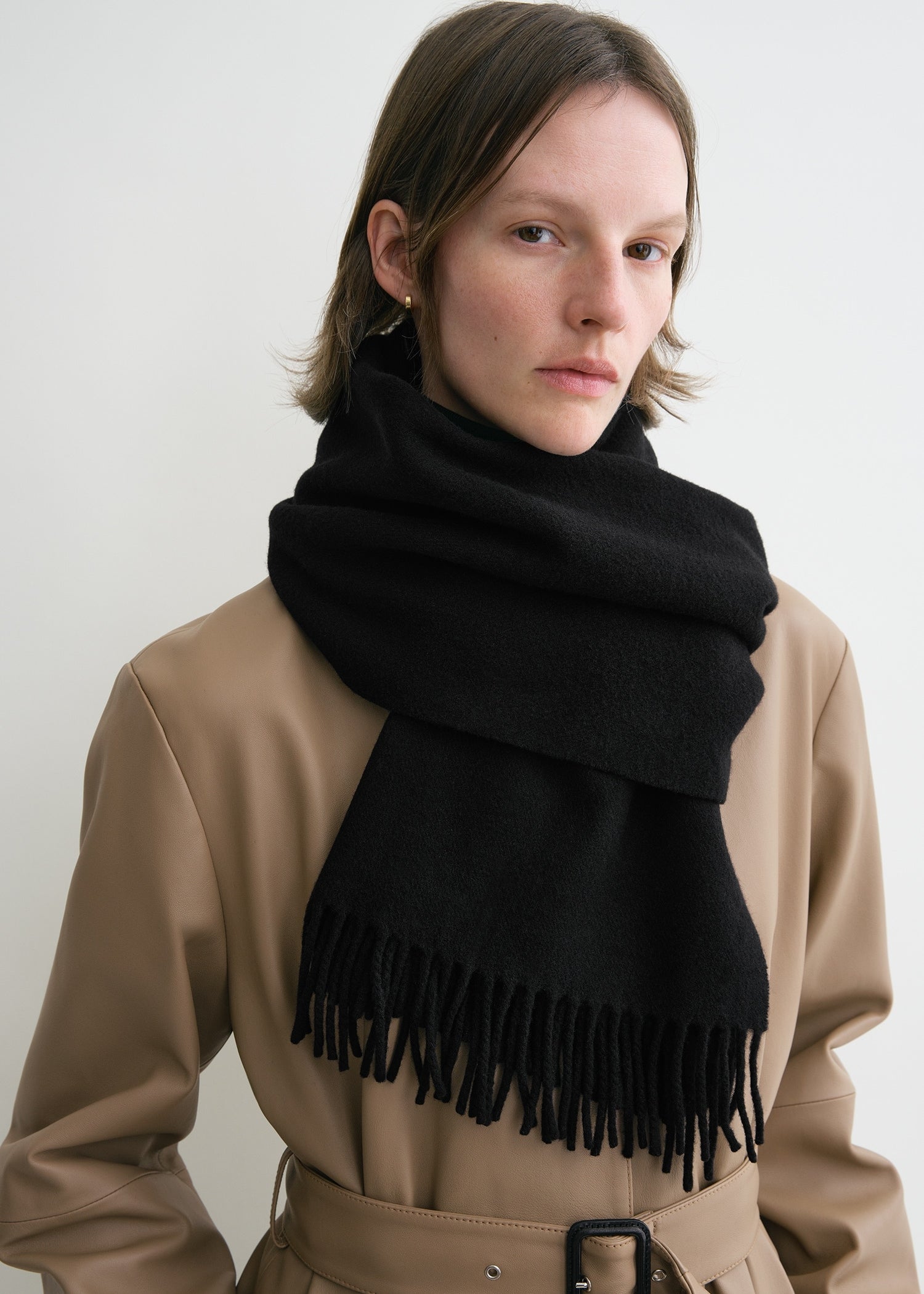 Classic wool scarf black – TOTEME - Main Image