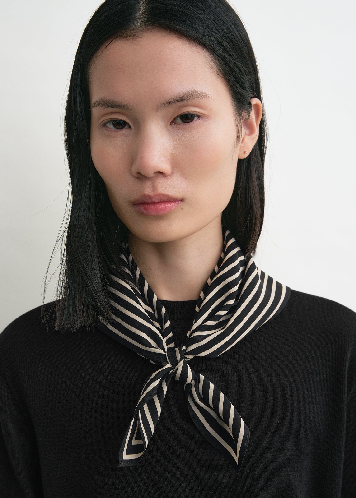 Signature monogram silk scarf black – TOTEME