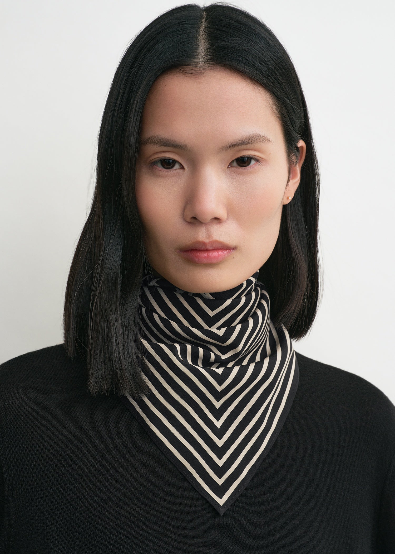Signature monogram silk scarf black – TOTEME