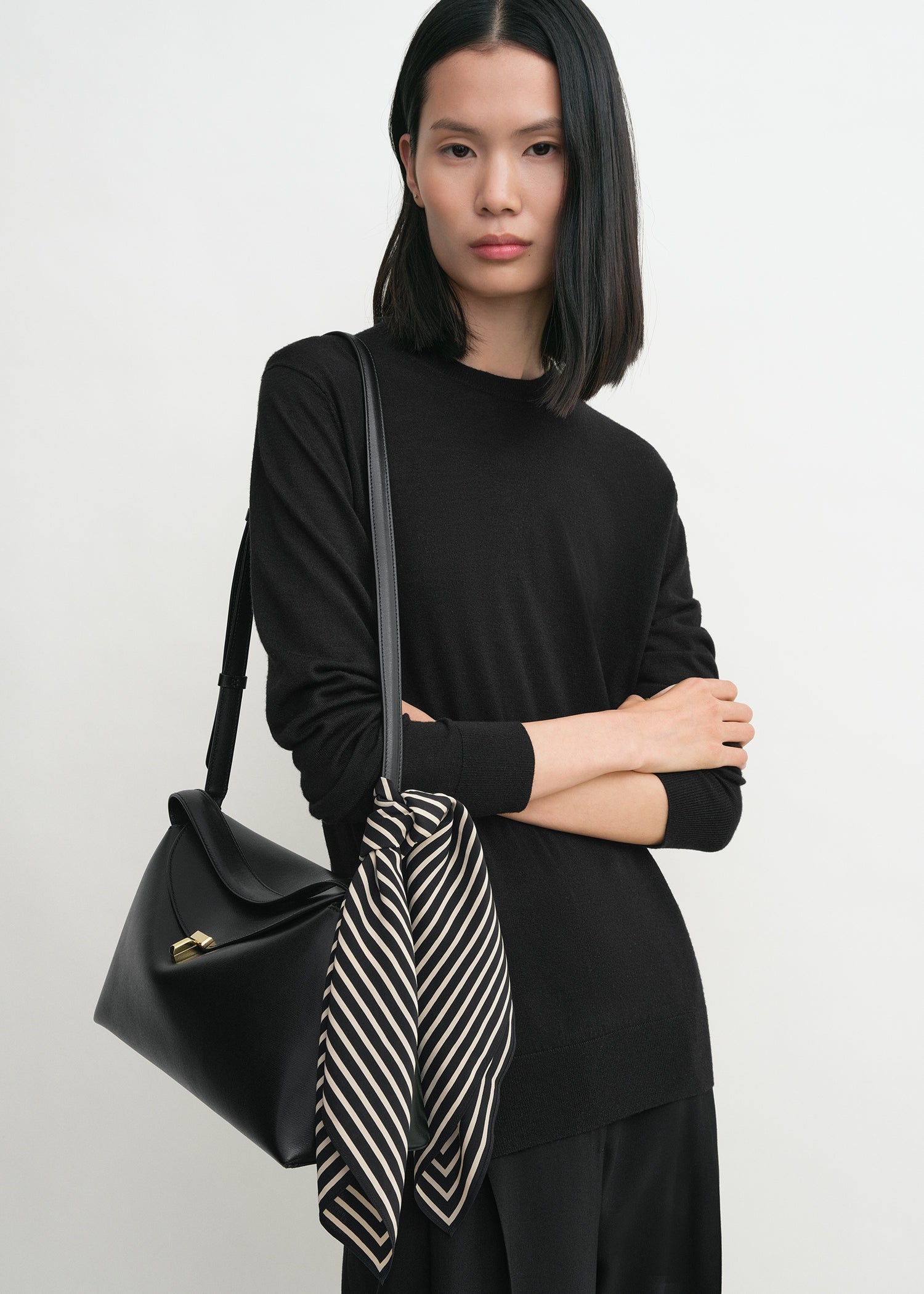 Signature monogram silk scarf black – TOTEME