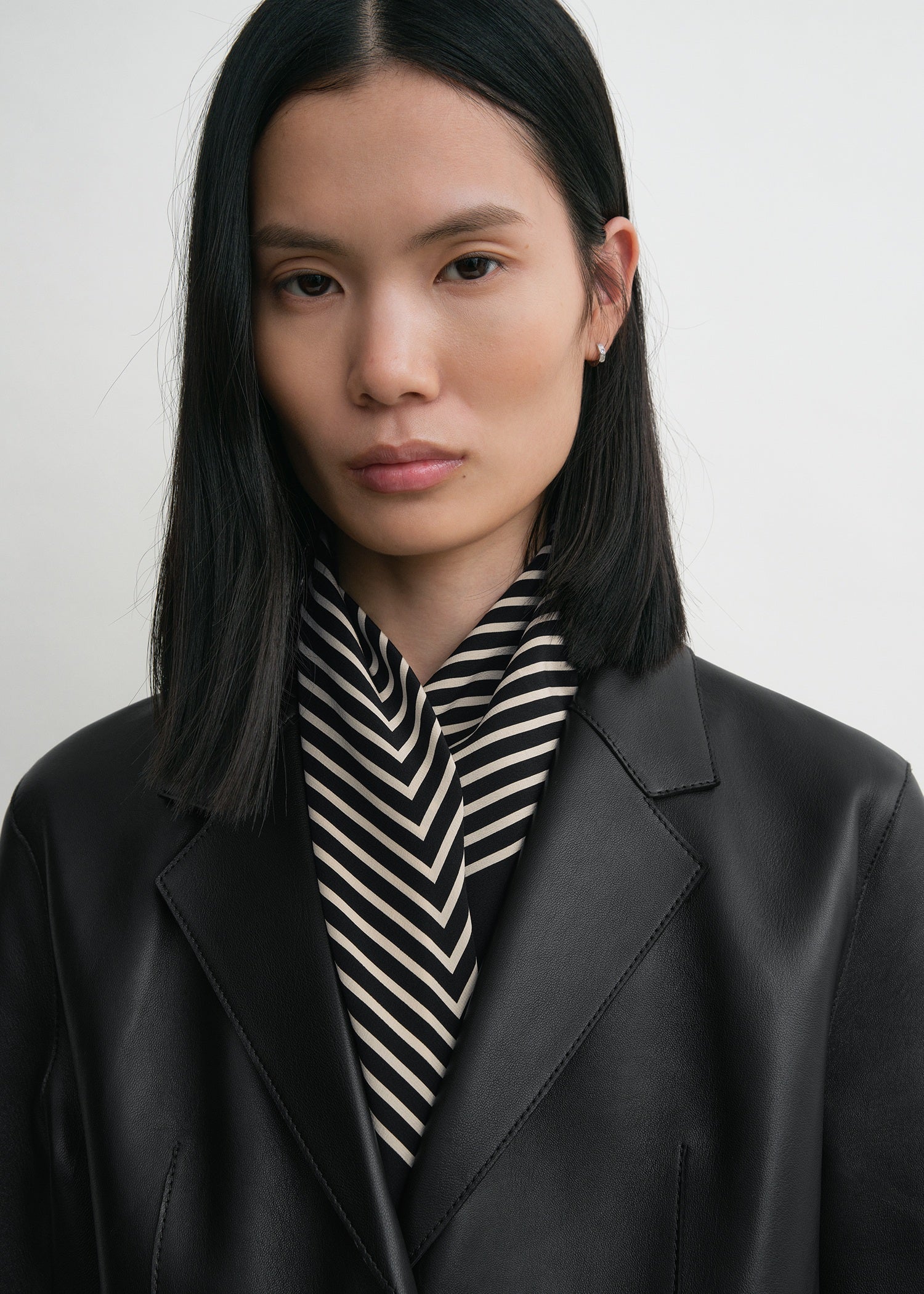 Centered monogram silk scarf black – TOTEME