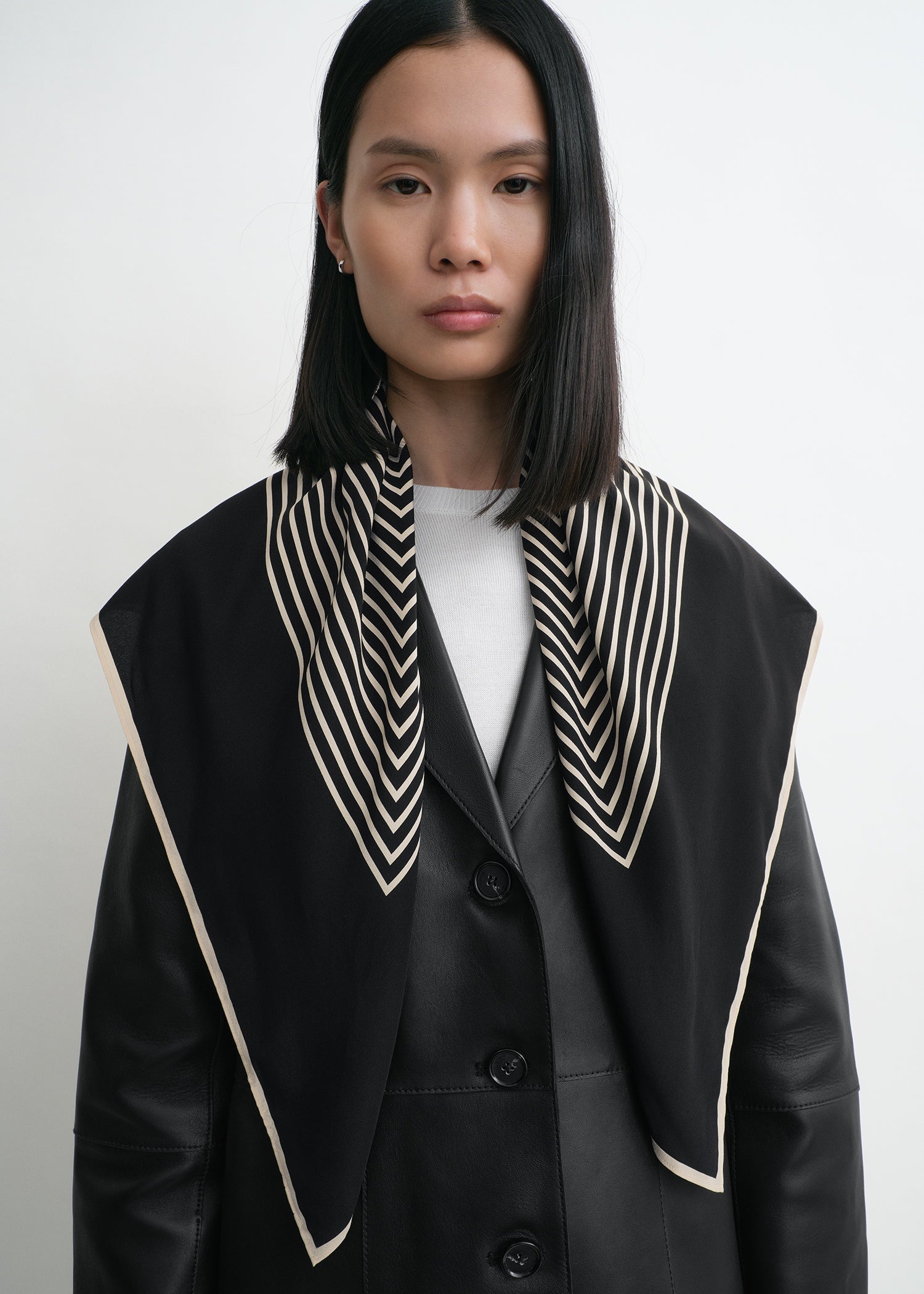 Centered monogram silk scarf black – TOTEME