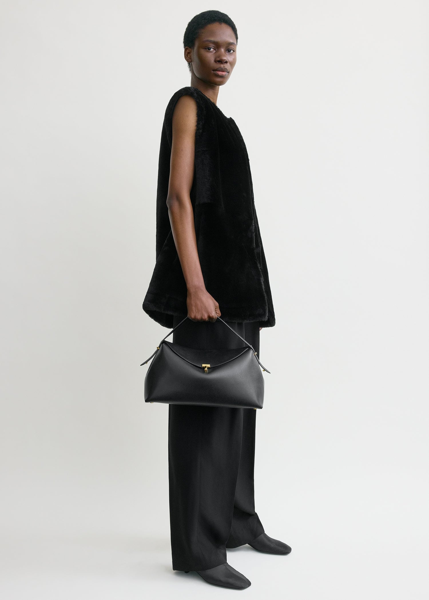 T-lock leather top handle black