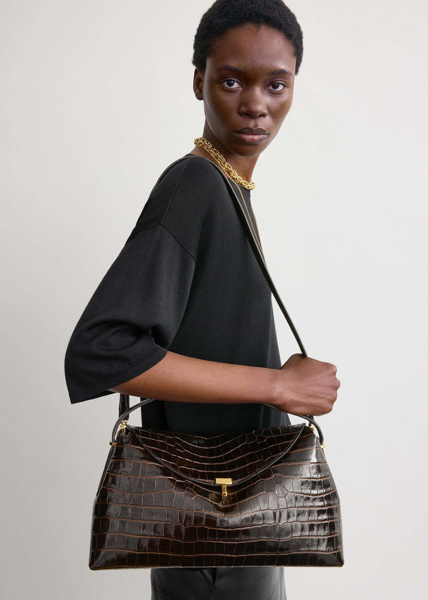 T-lock croco-embossed top handle dark brown – TOTEME