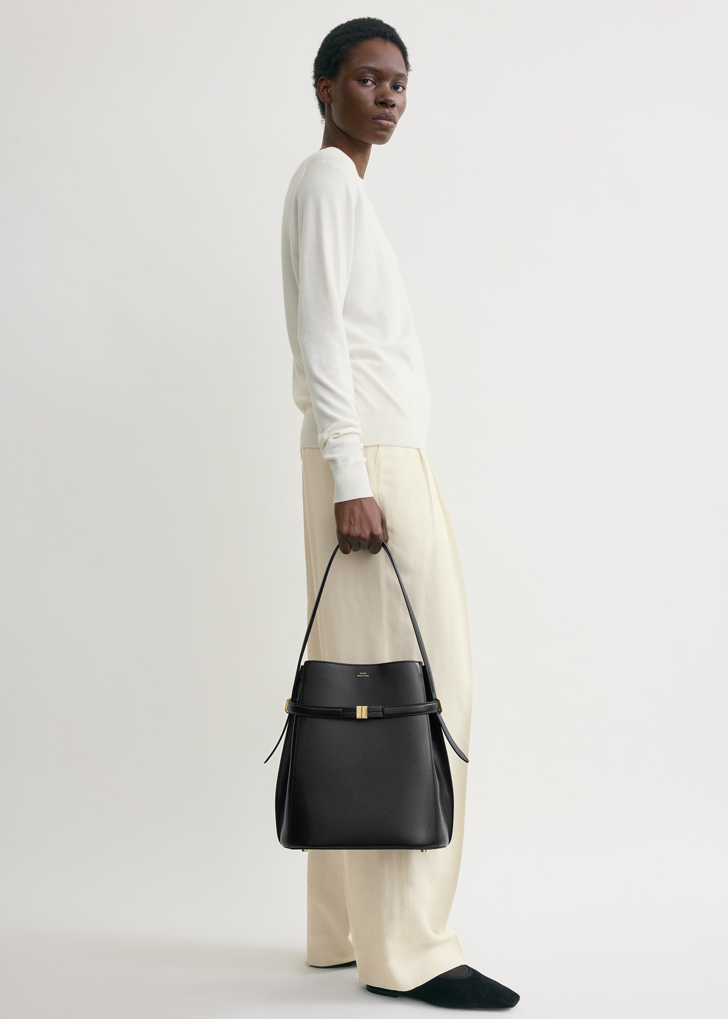 Belted leather bucket bag black