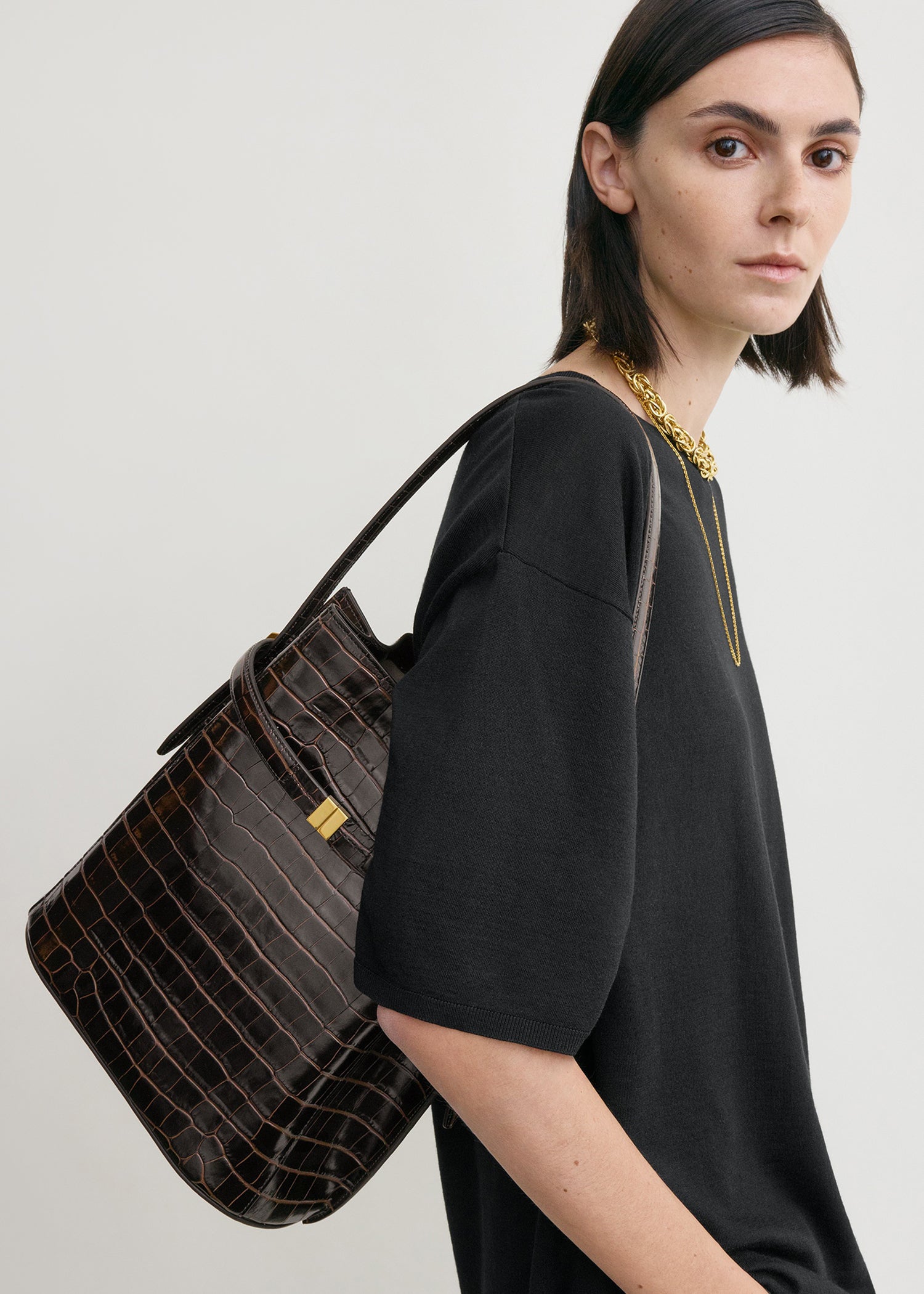 Belted croco-embossed bucket bag dark brown – TOTEME