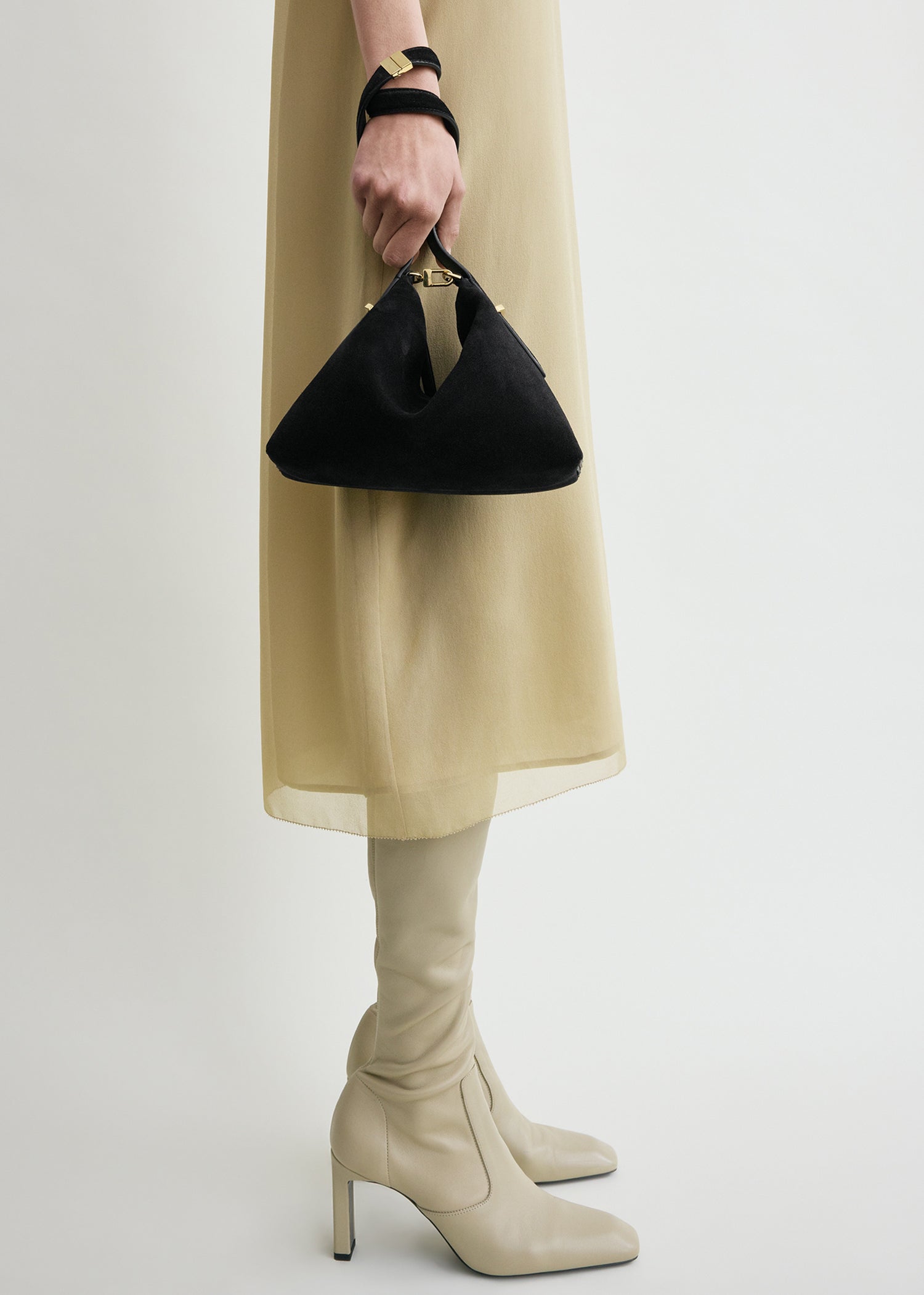 Bevel suede wristlet black