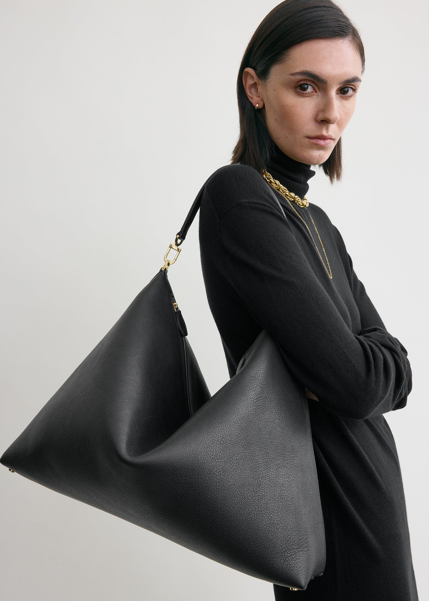 Bevel grained-leather bag black