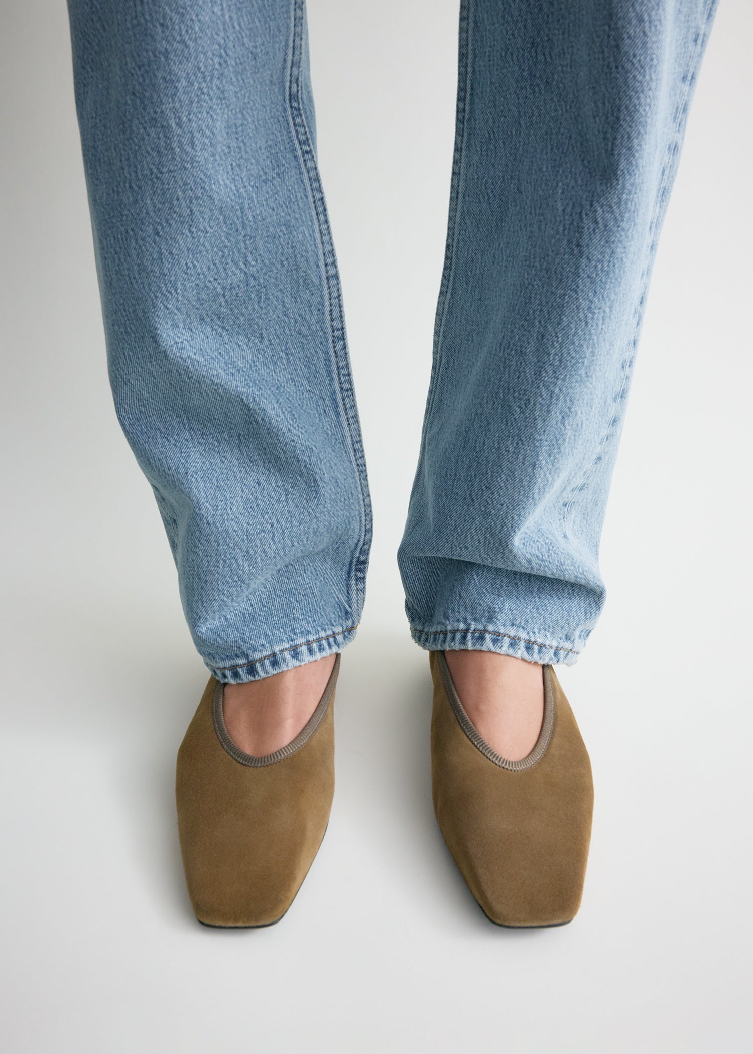 Minimalist suede ballerinas hazel