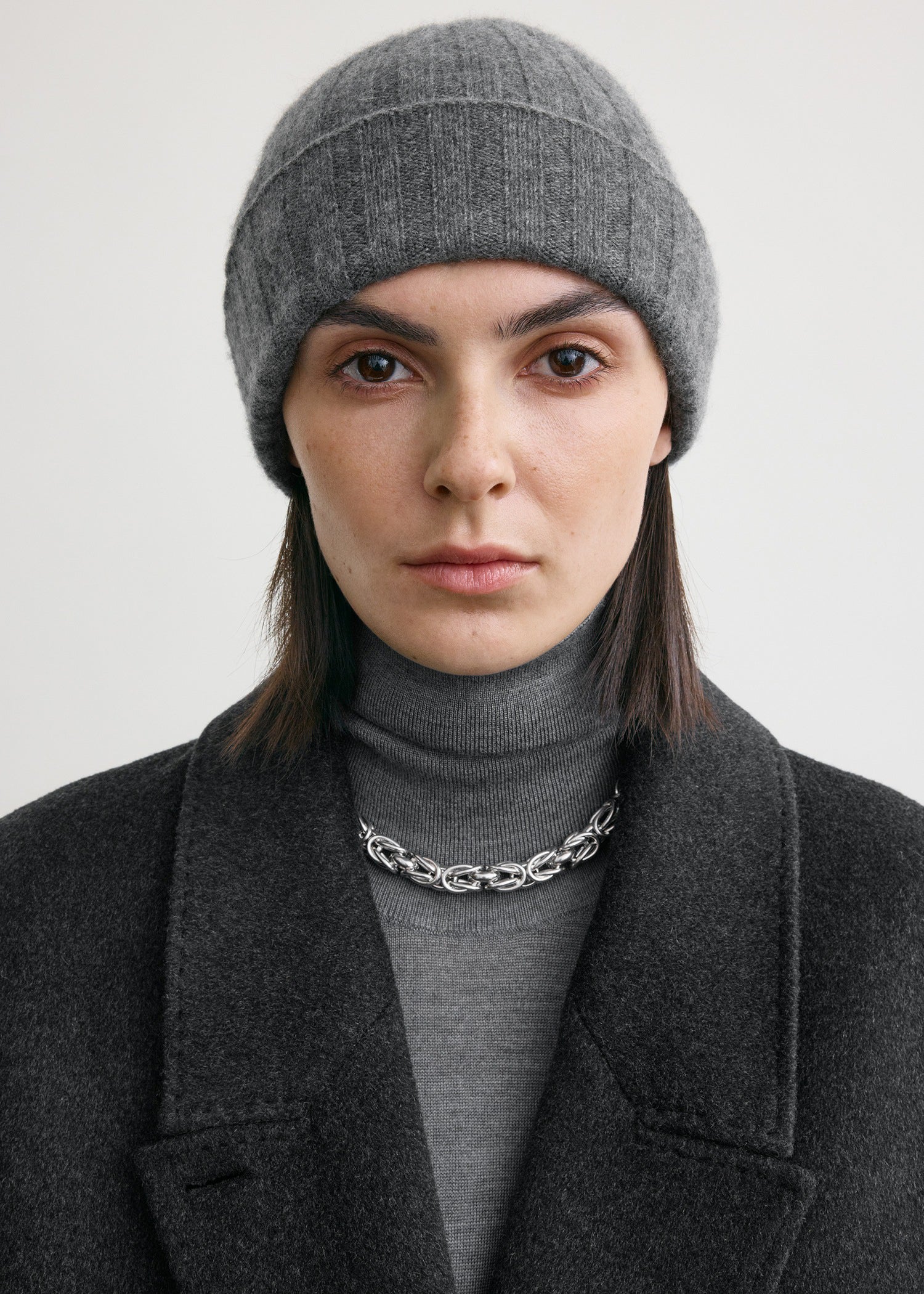 Cashmere beanie charcoal melange – TOTEME