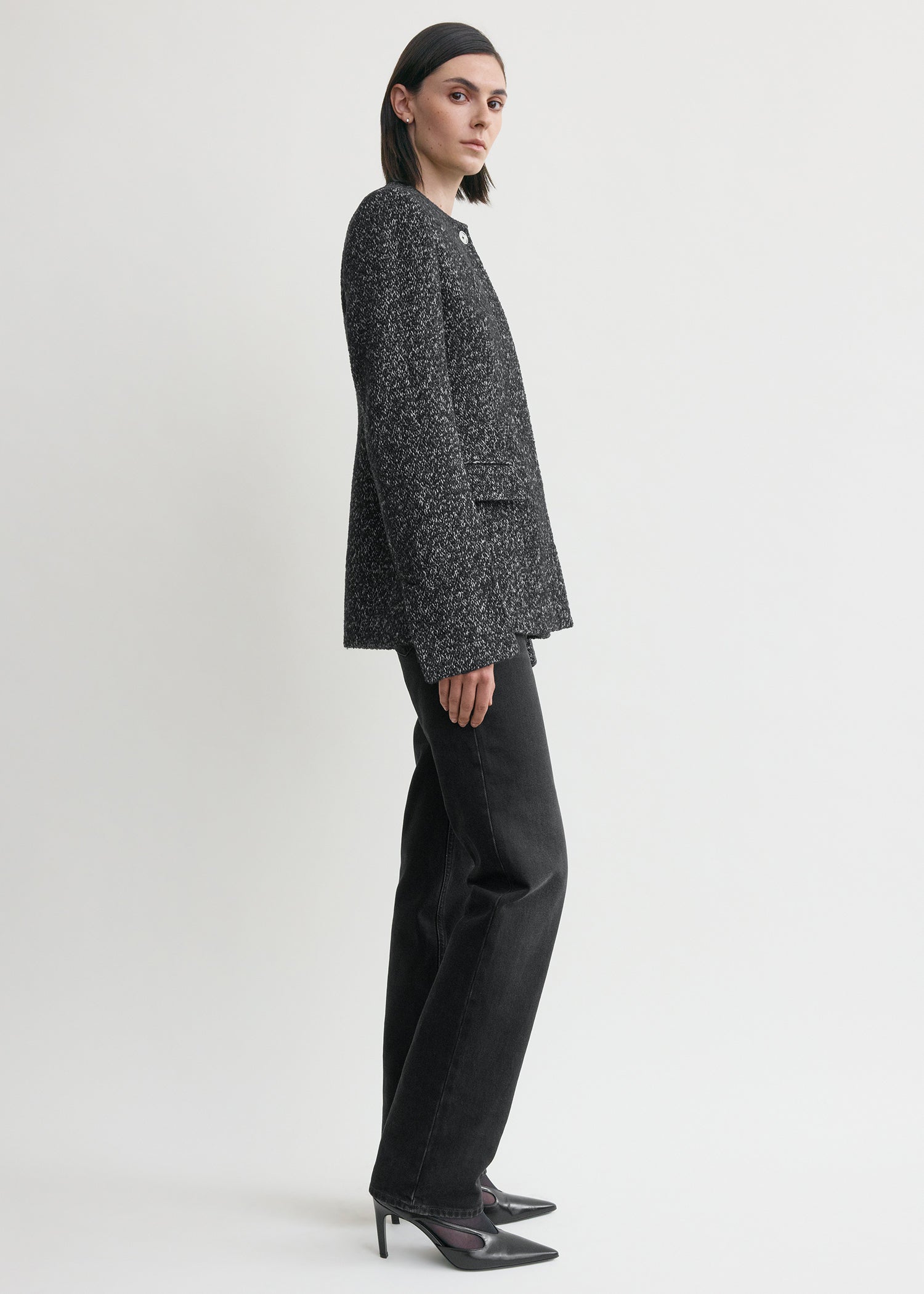 Collarless cinched jacket black/white