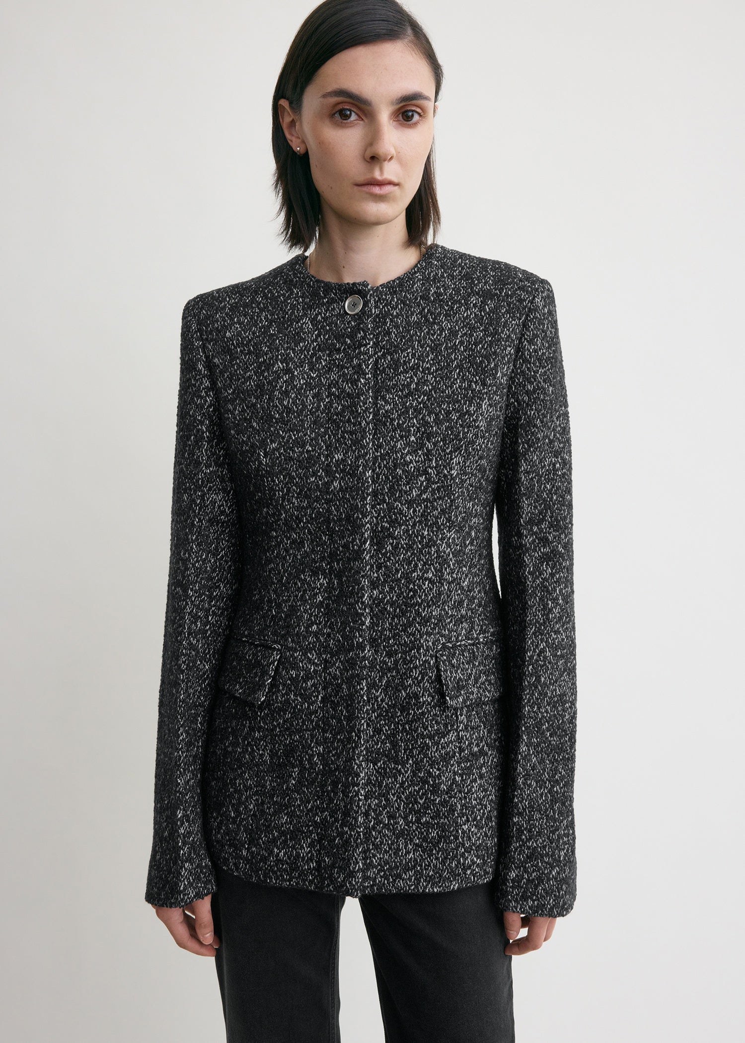 Collarless cinched jacket black/white