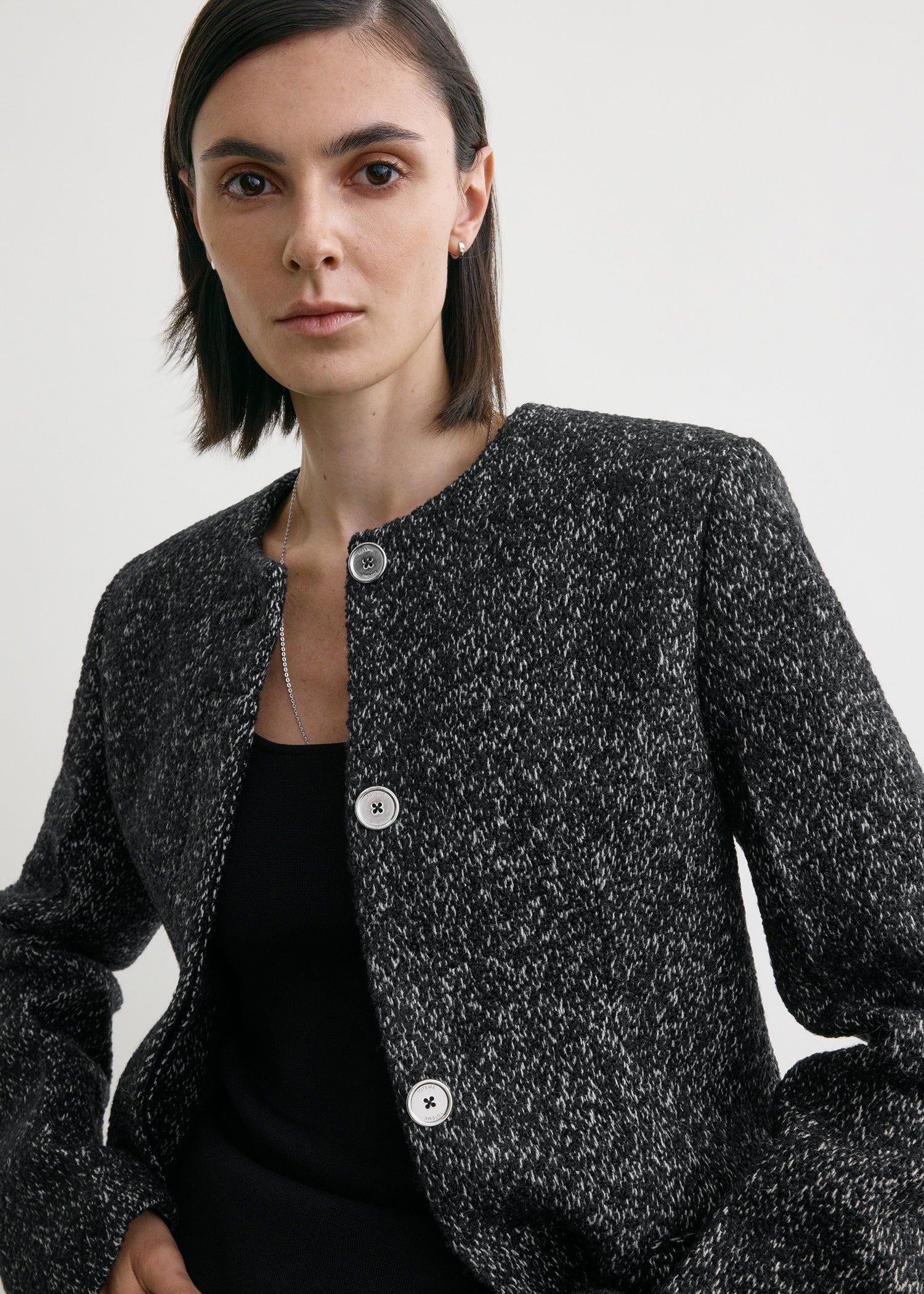 Collarless cinched jacket black/white