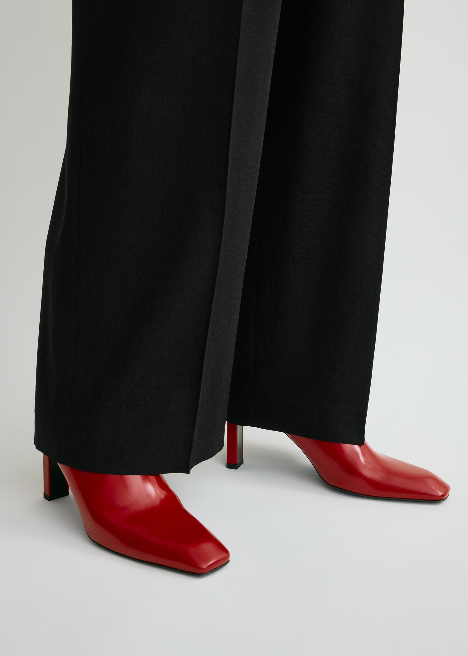 Bar glossy leather boots red