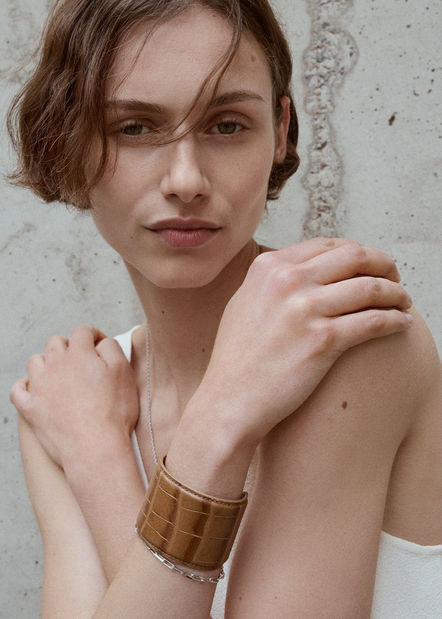 Croco-embossed cuff camel