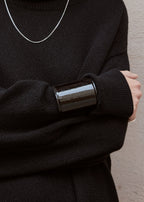 Long croco-embossed cuff black