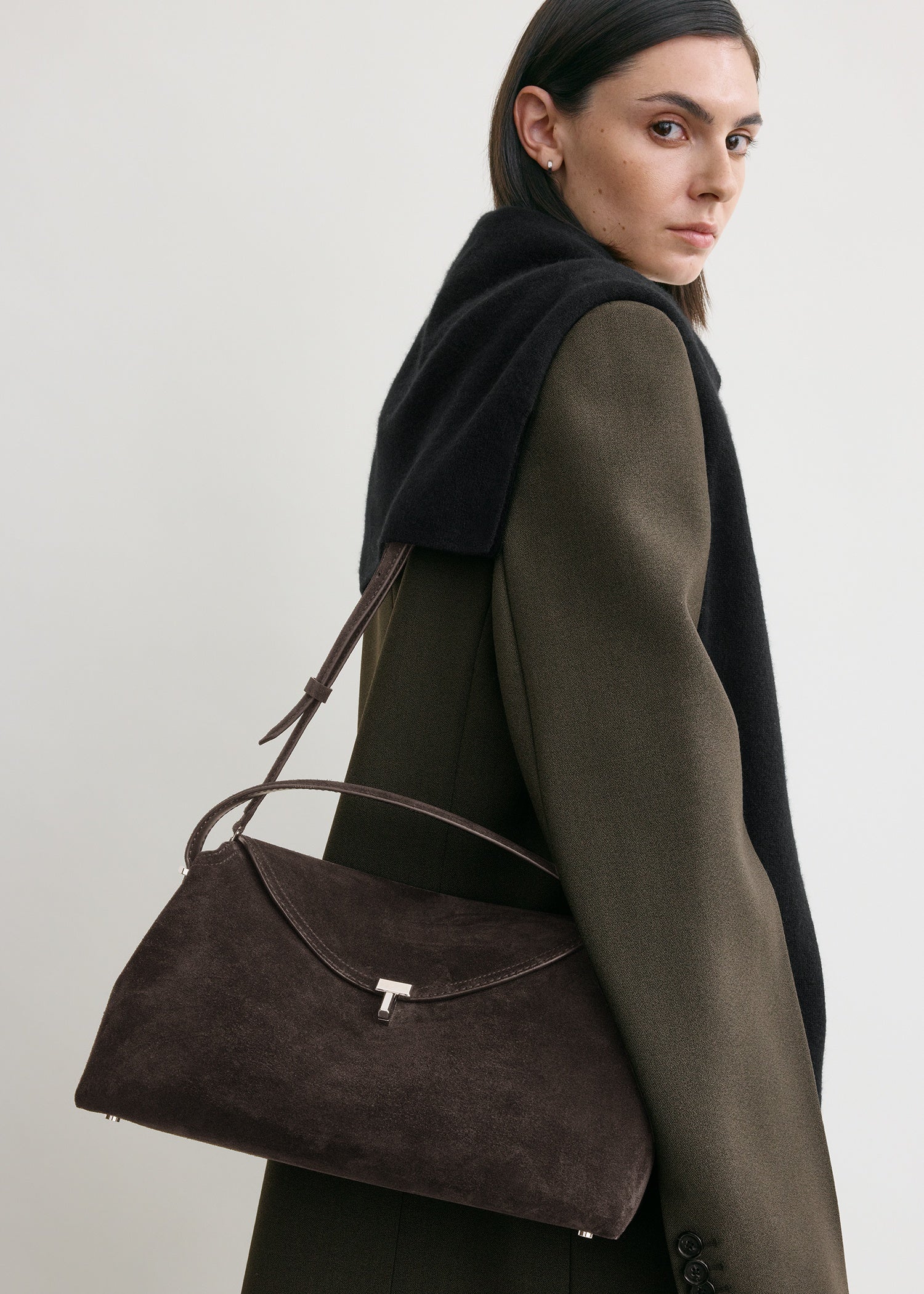 未使用　TOTEME T-lock bag large ブラウン T-lock croco-embossed top handle dark brown – TOTEME