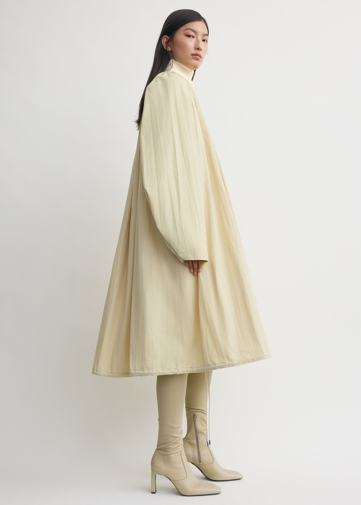 Gathered parachute coat ecru
