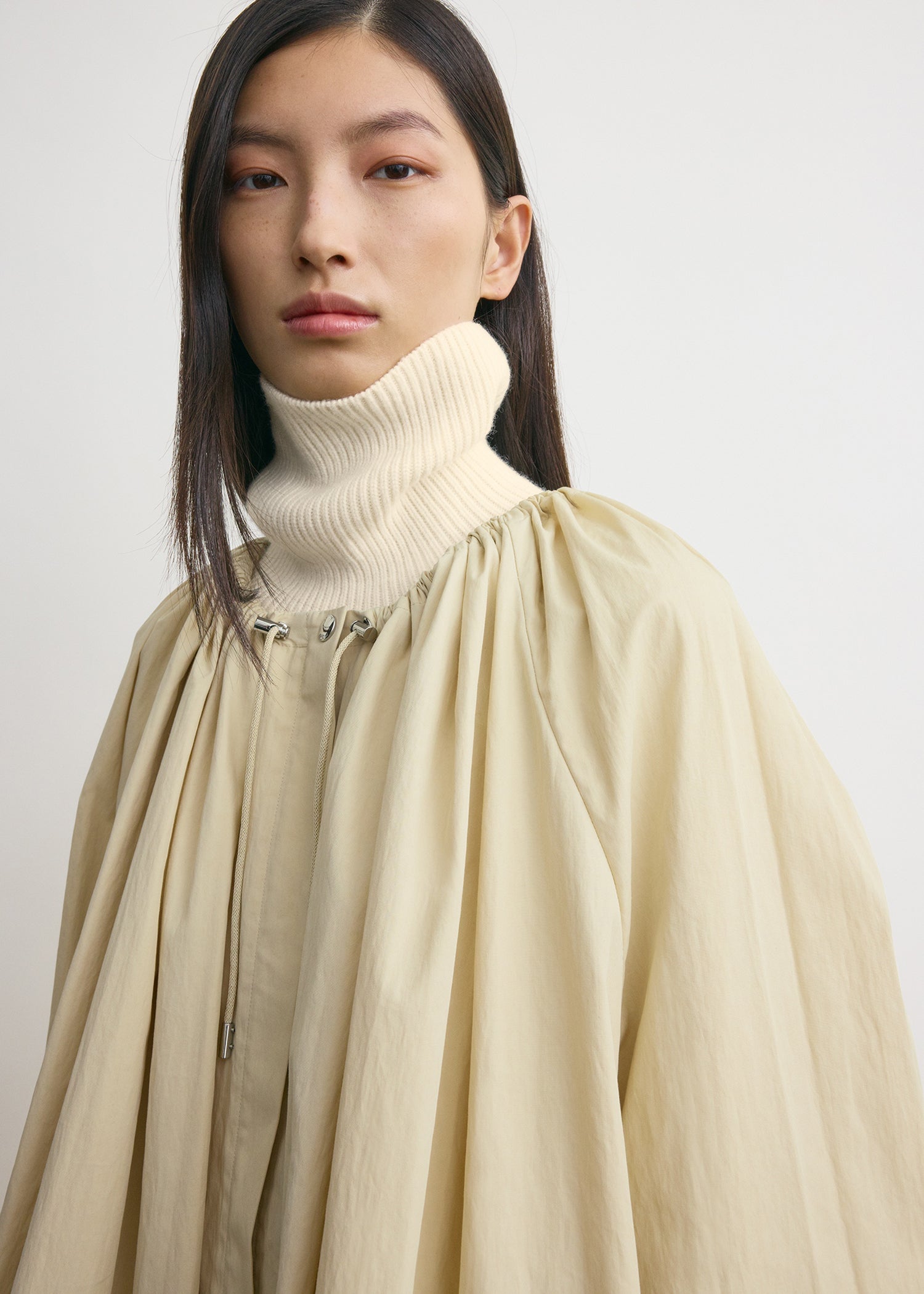 Gathered parachute coat ecru