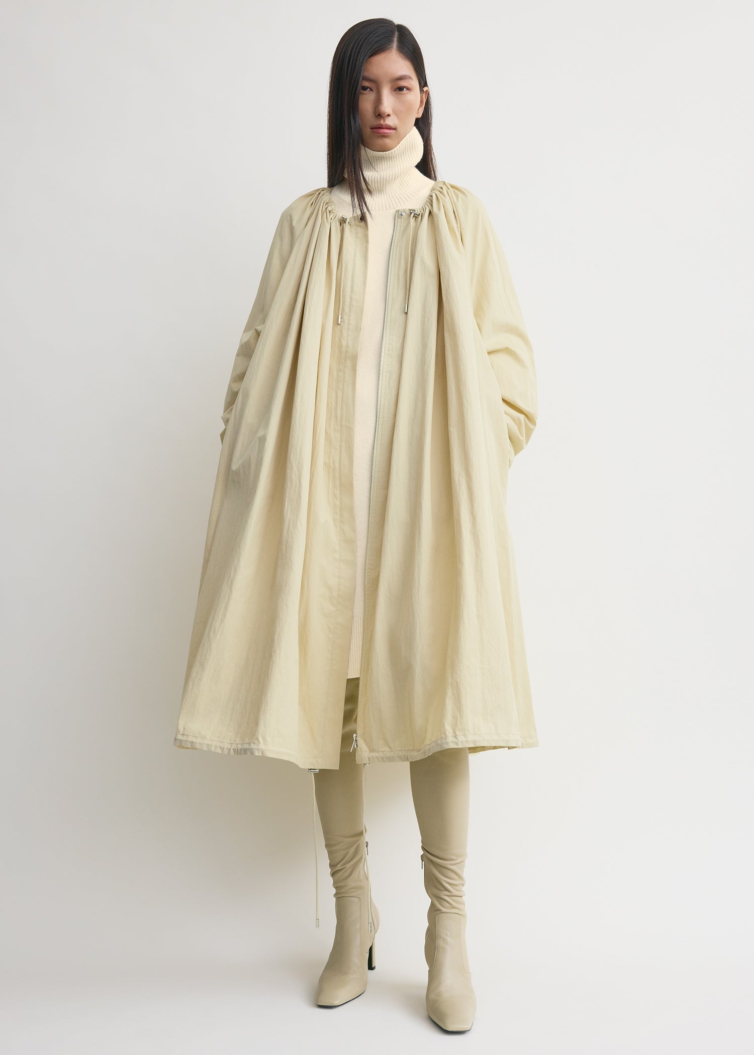 Gathered parachute coat ecru