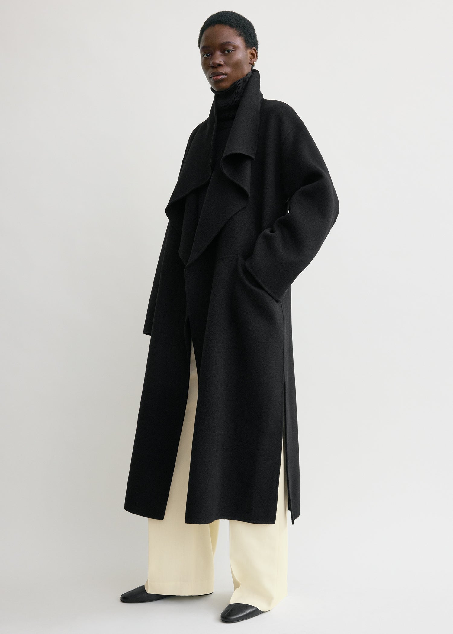 Signature doublé coat black – TOTEME
