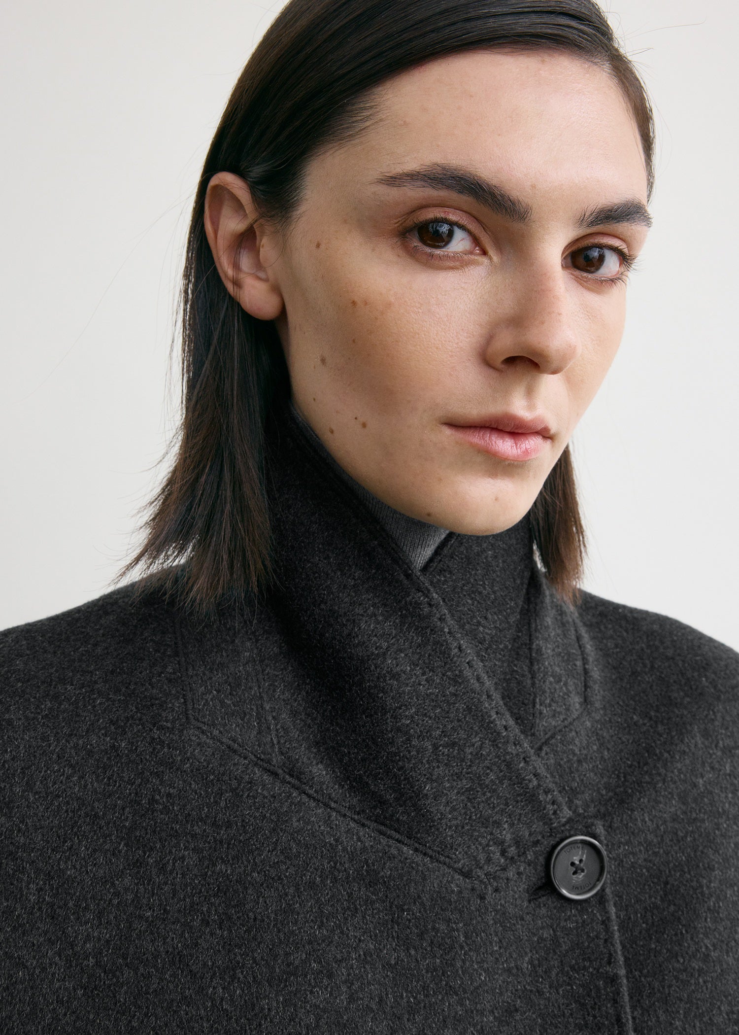 Double-breasted cashmere coat charcoal