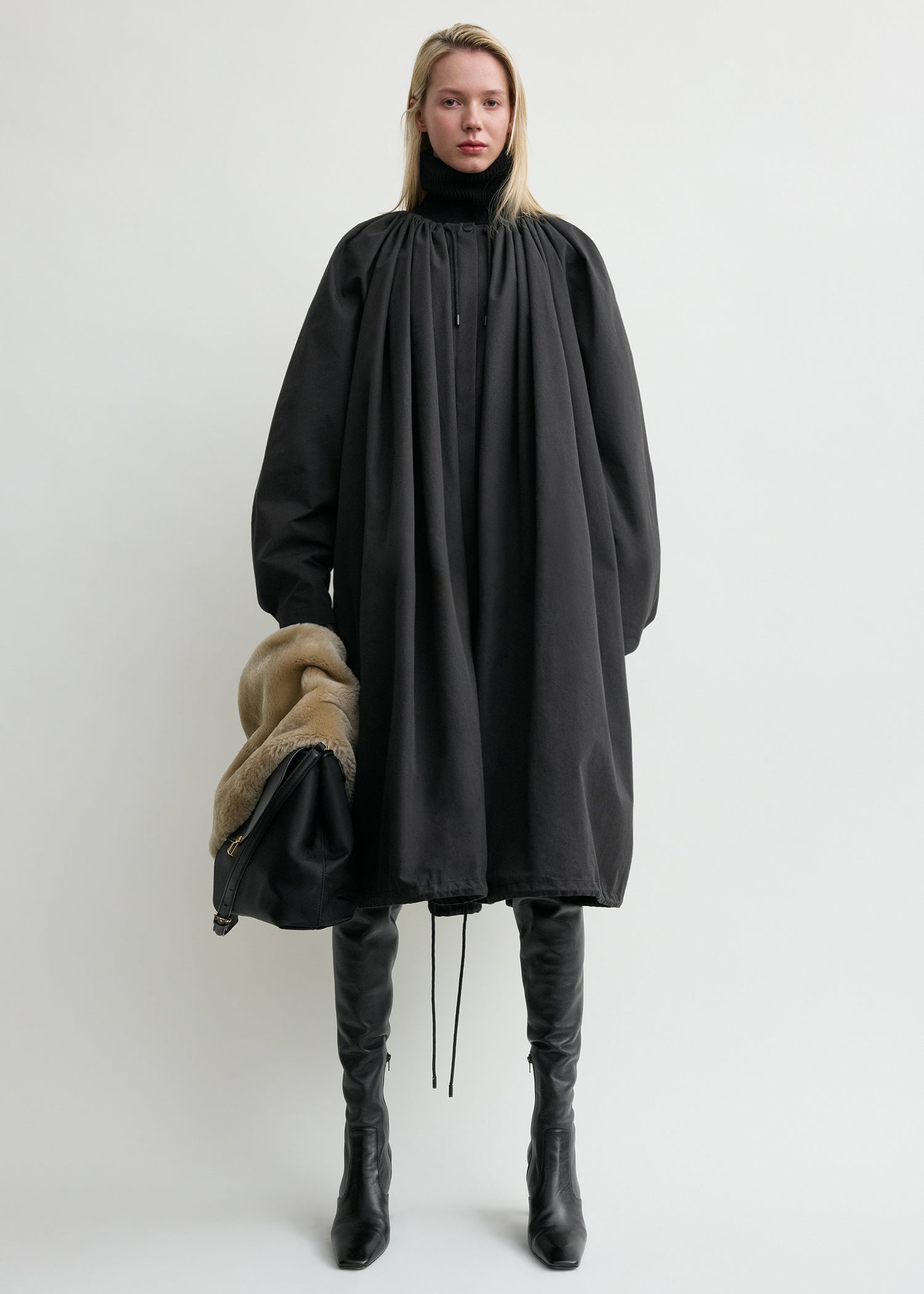 Gathered parachute coat black - Main Image