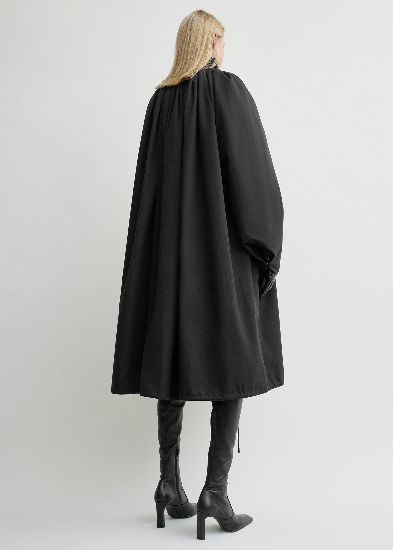 Gathered parachute coat black