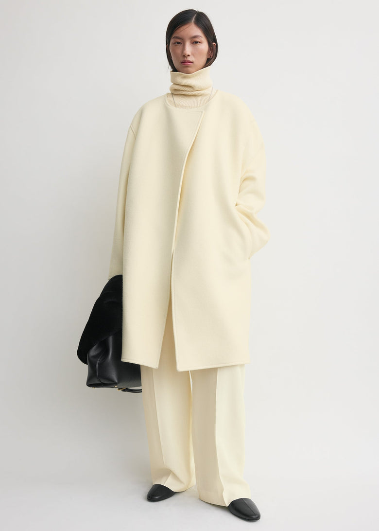 Collarless felt coat ecru