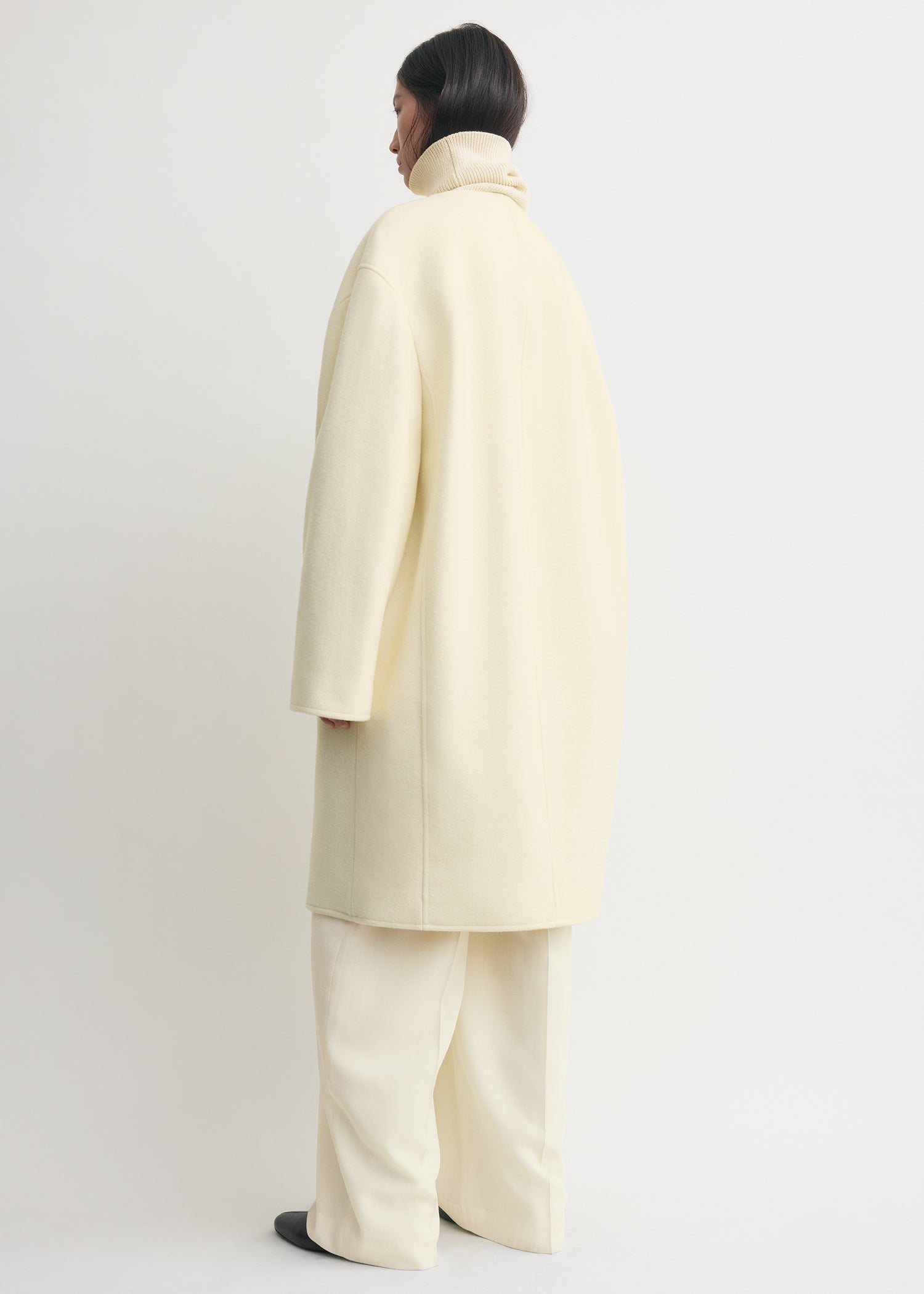 Collarless felt coat ecru