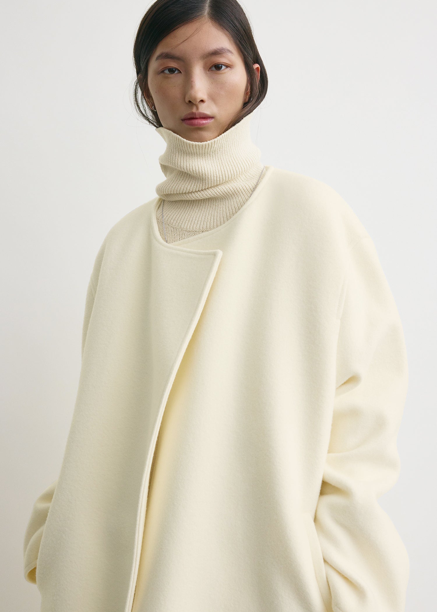 Collarless felt coat ecru