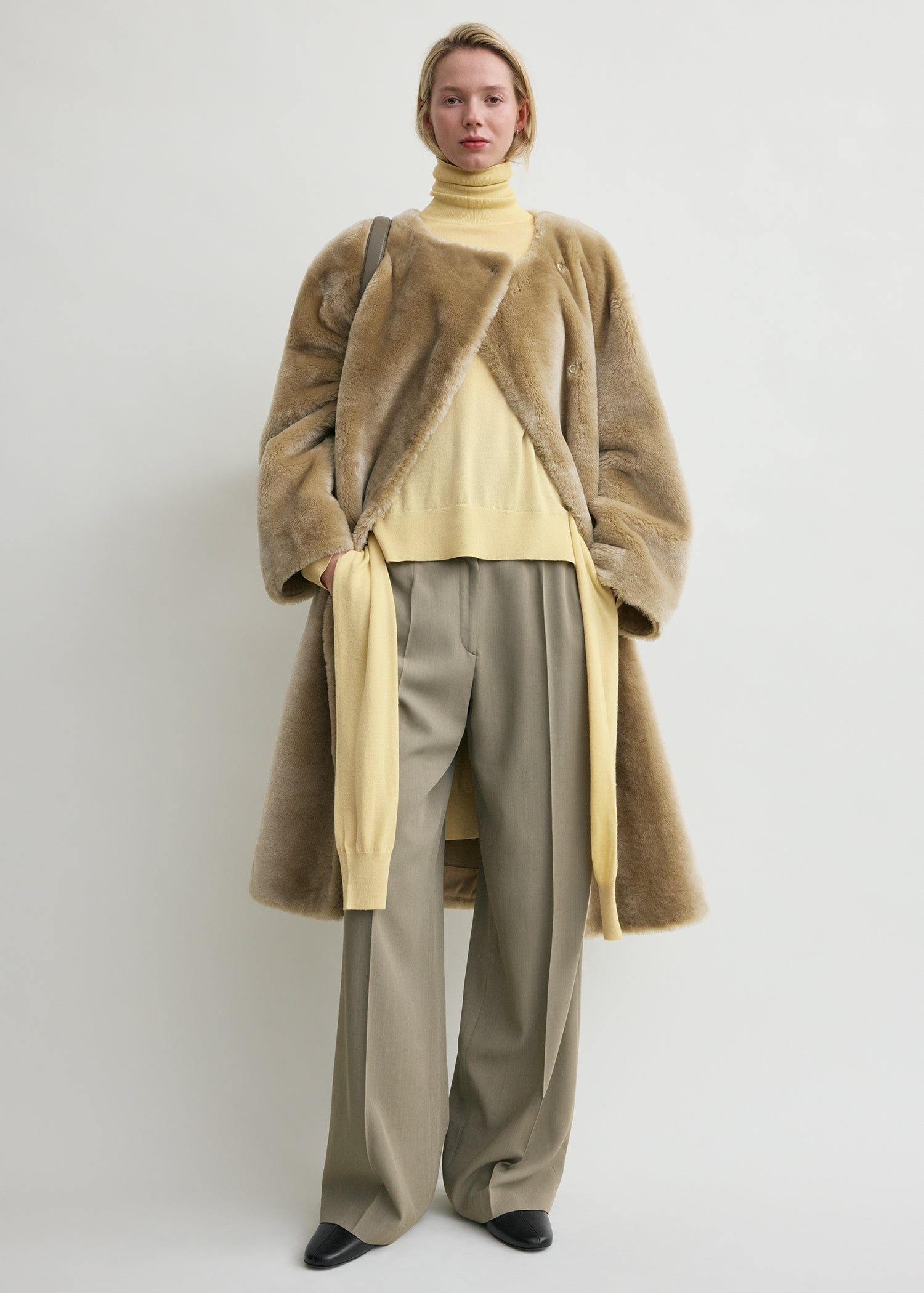 Collarless shearling coat rye