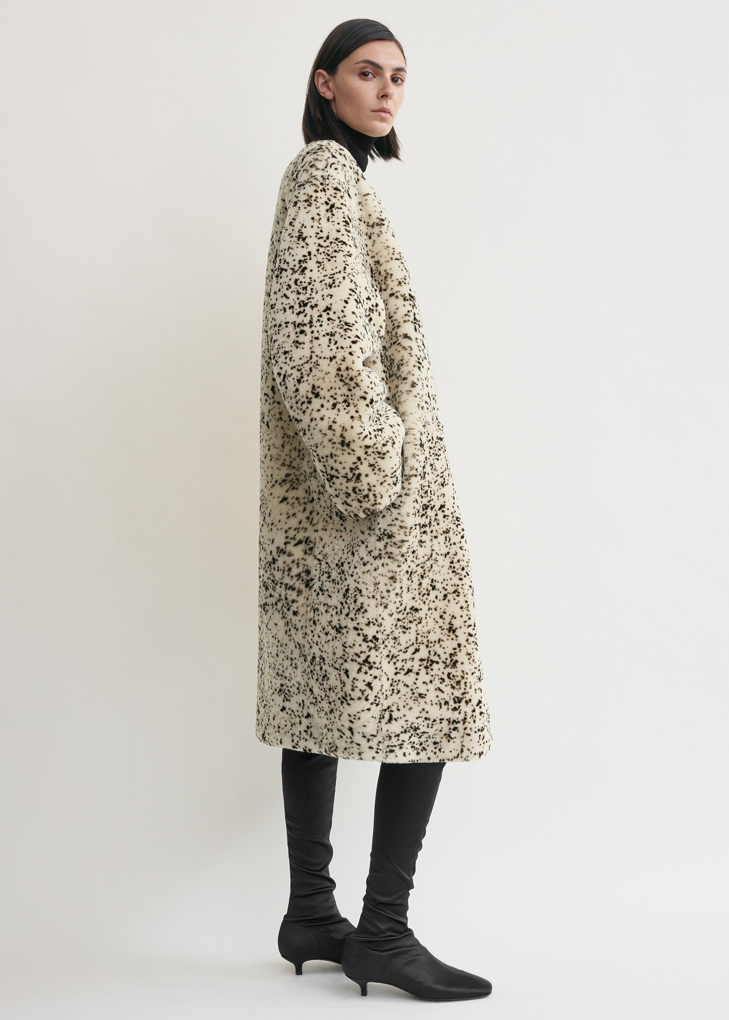 Stracciatella shearling coat black/white