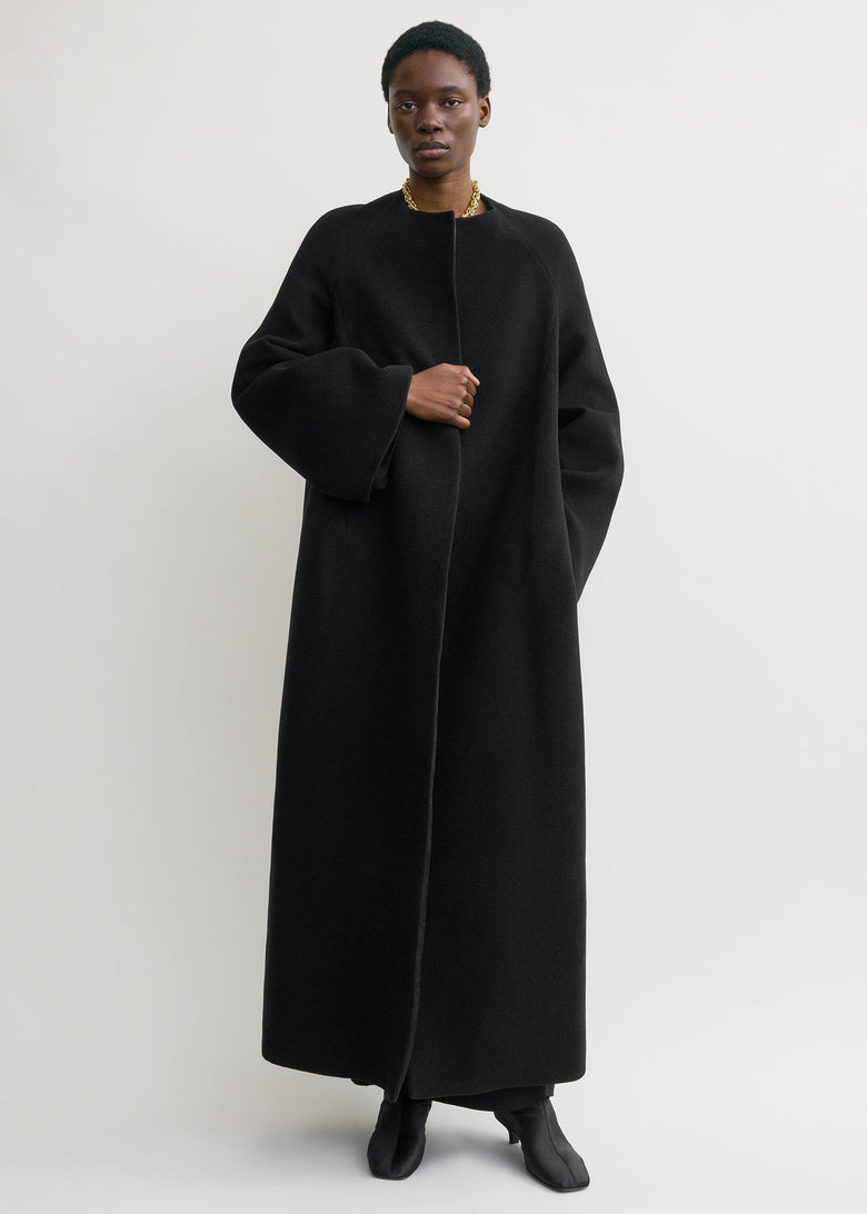 Bell-sleeve coat black