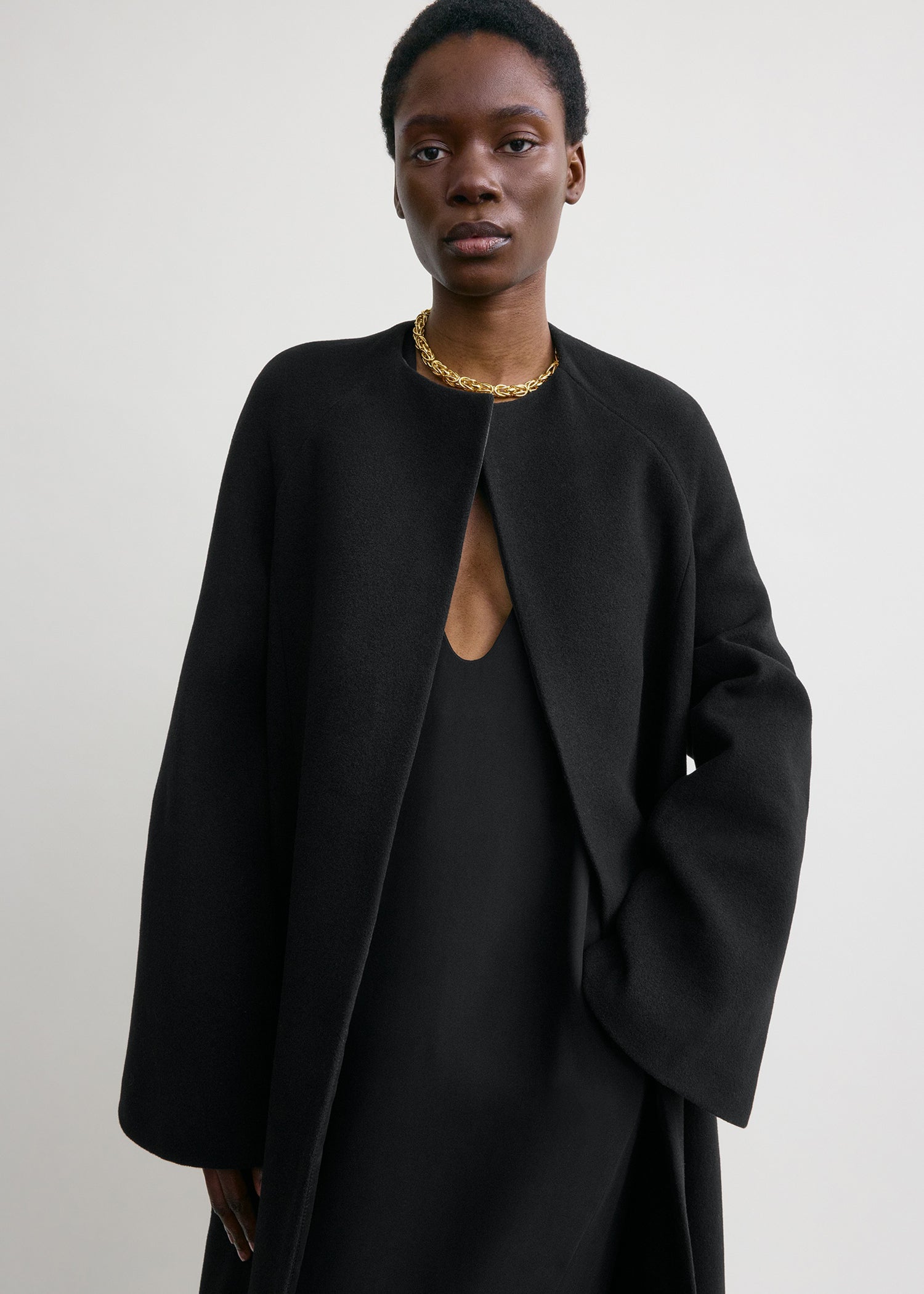Bell-sleeve coat black