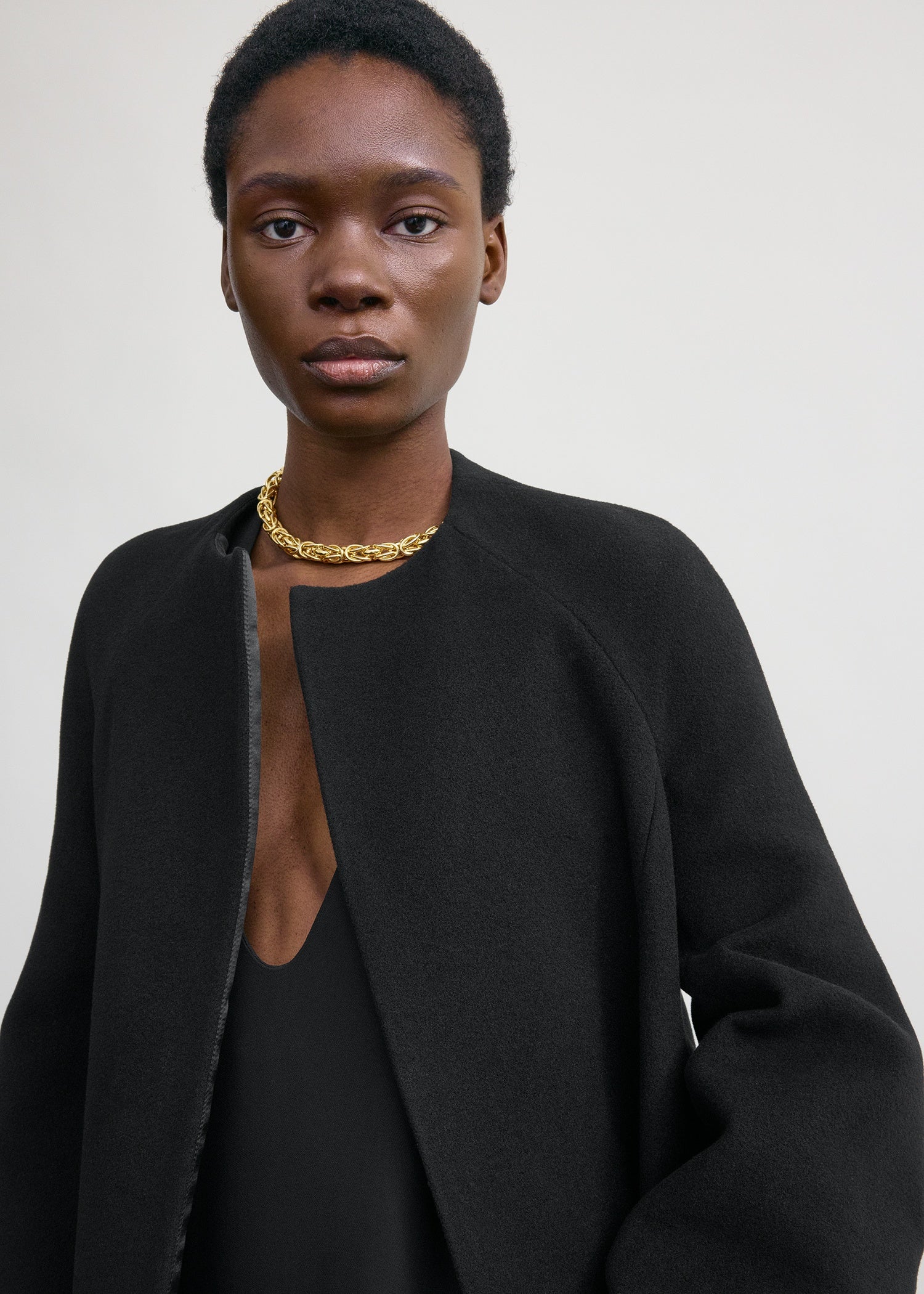 Bell-sleeve coat black