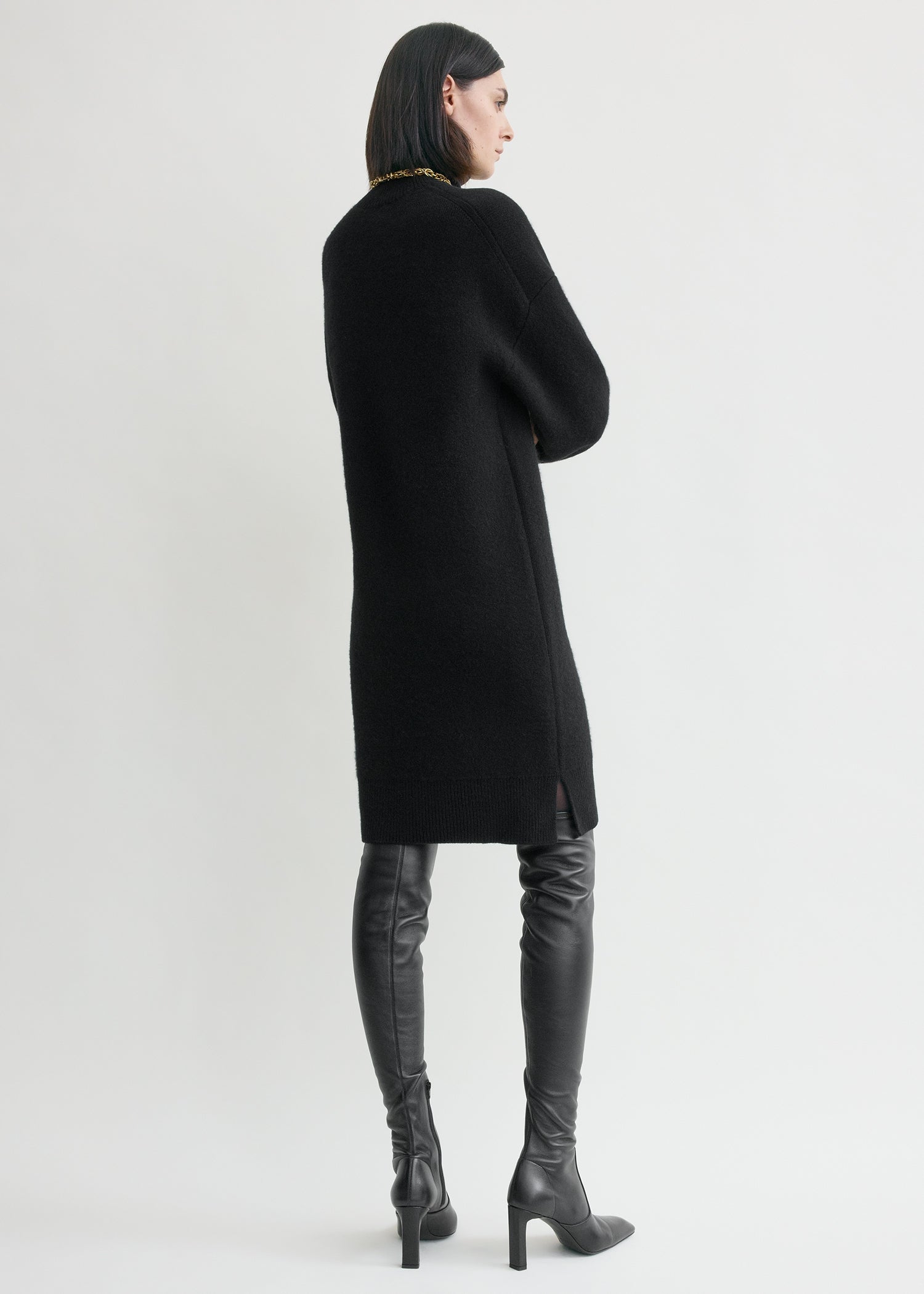 Broad turtleneck dress black